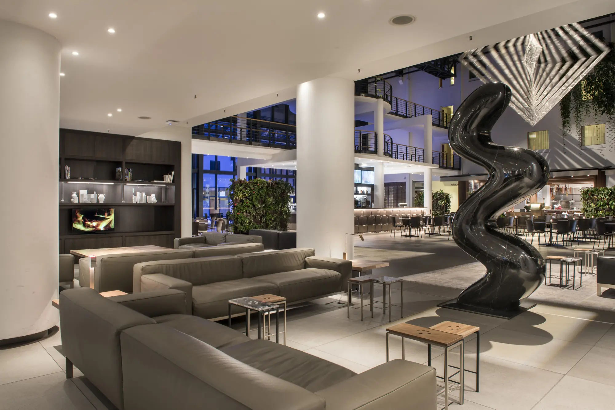 Estrel Hotel Berlin, Lobby