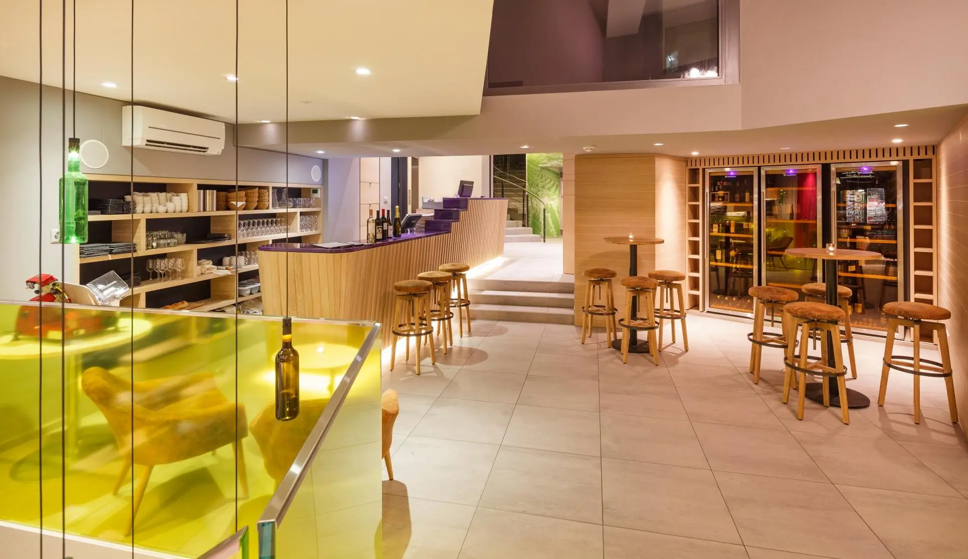 Swiss Wine By Fassbind, Lobby