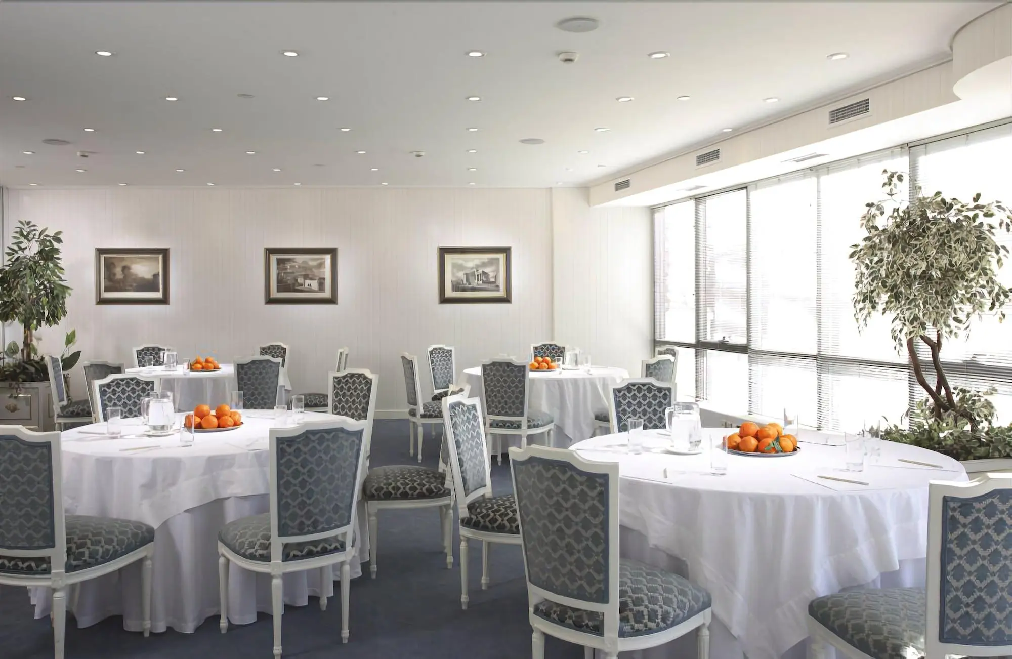Royal Olympic, Restaurant