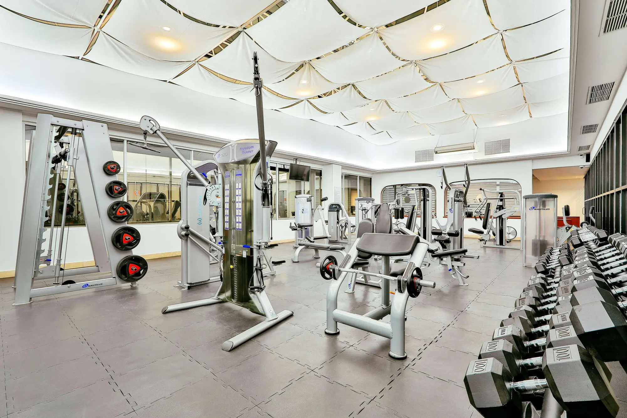 Barcelo Mexico Reforma, Sports and Entertainment
