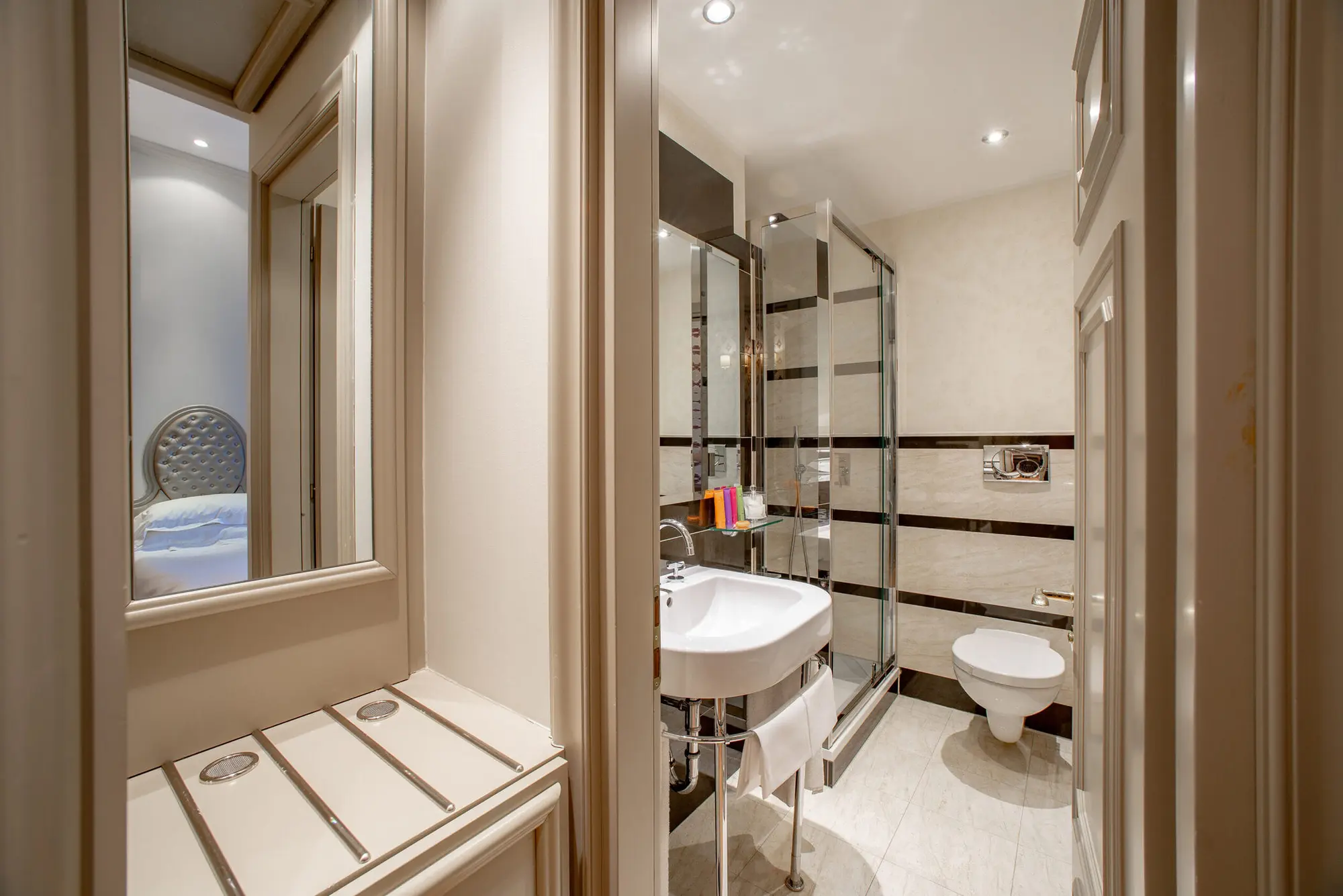 Villa Flori, Room