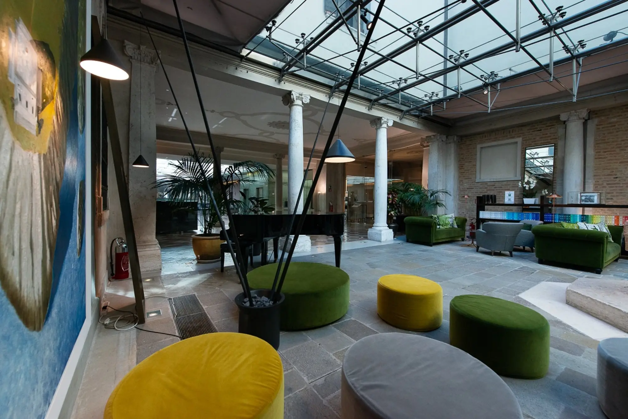 Monaco and Grand Canal, Lobby