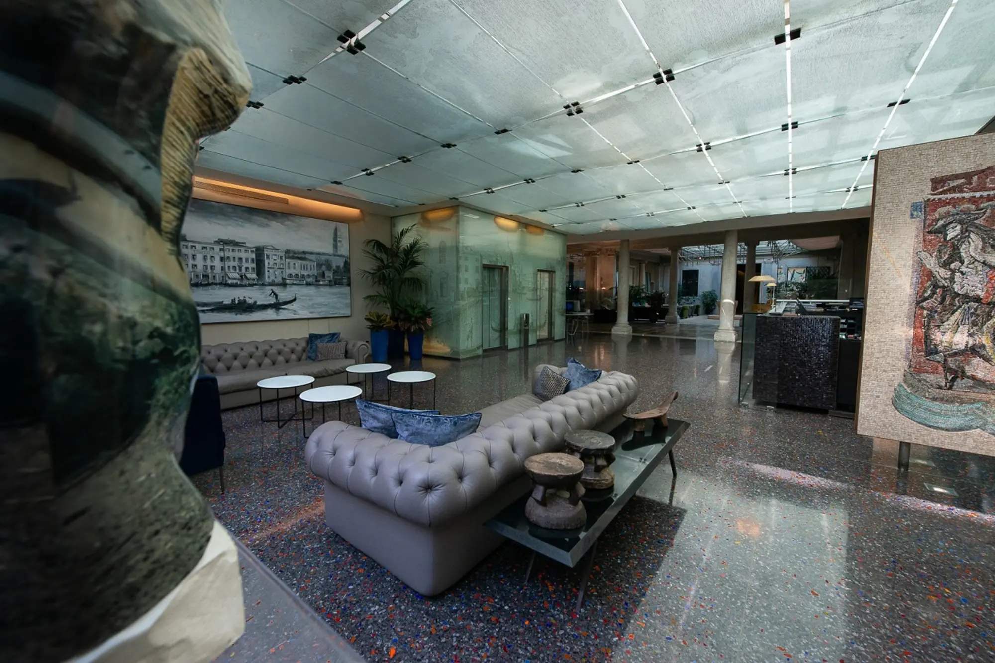Monaco and Grand Canal, Lobby