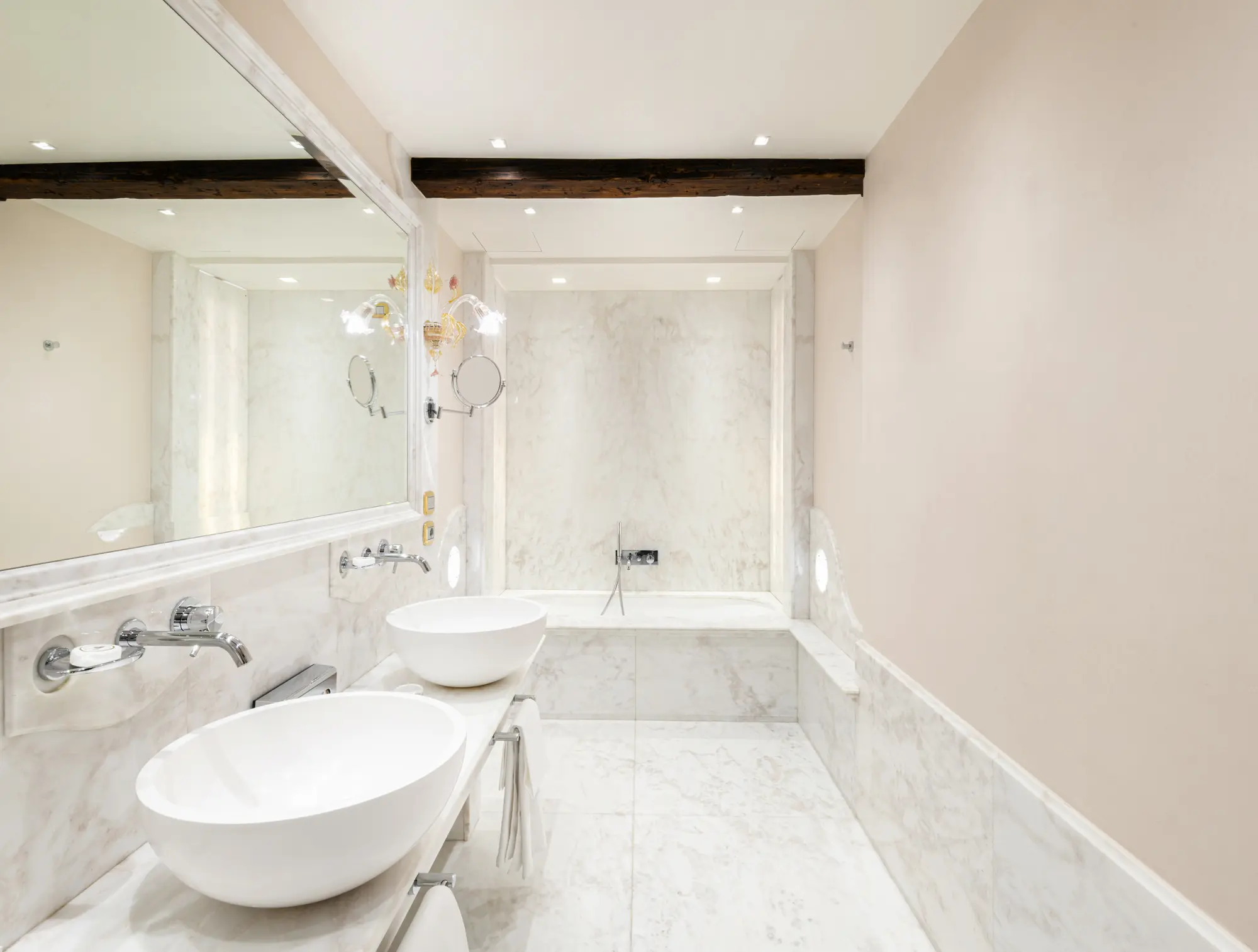 Monaco and Grand Canal, Room