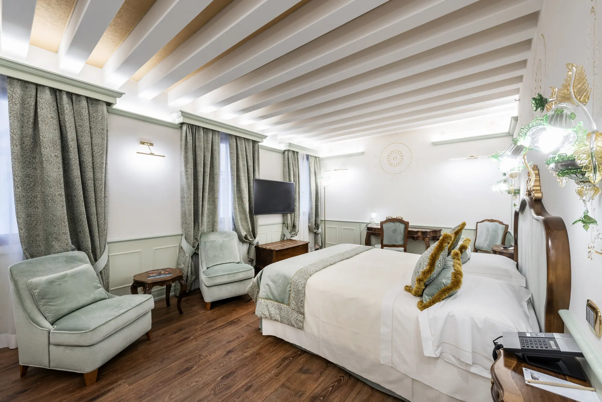 Monaco and Grand Canal, Room
