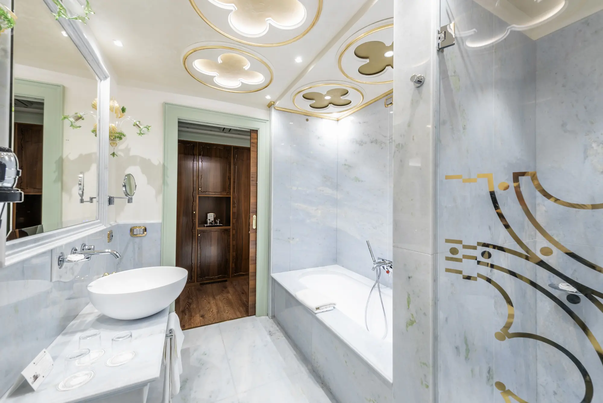 Monaco and Grand Canal, Room