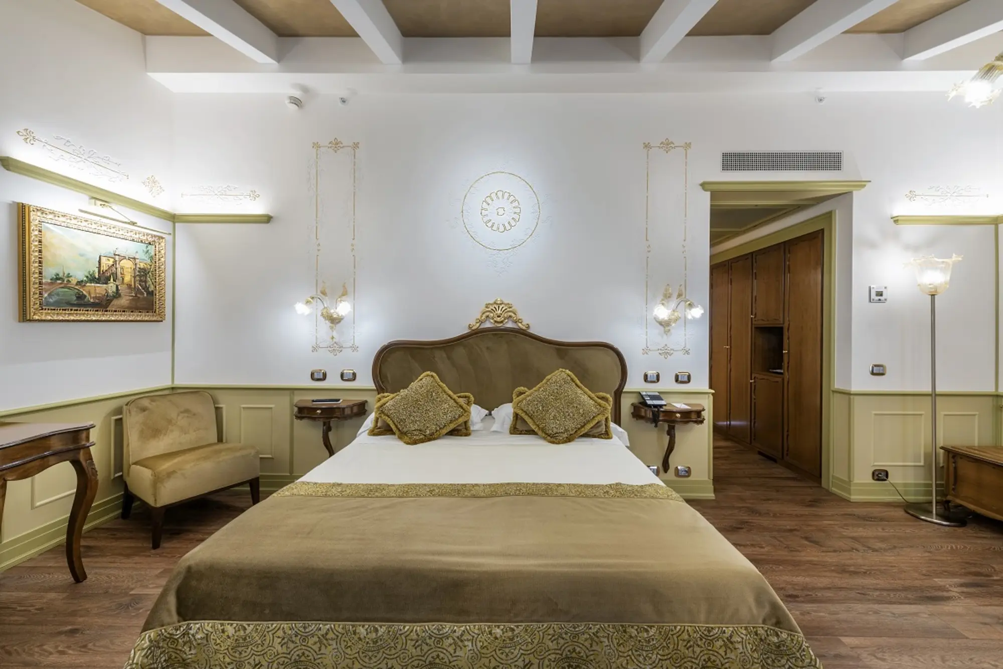 Monaco and Grand Canal, Room
