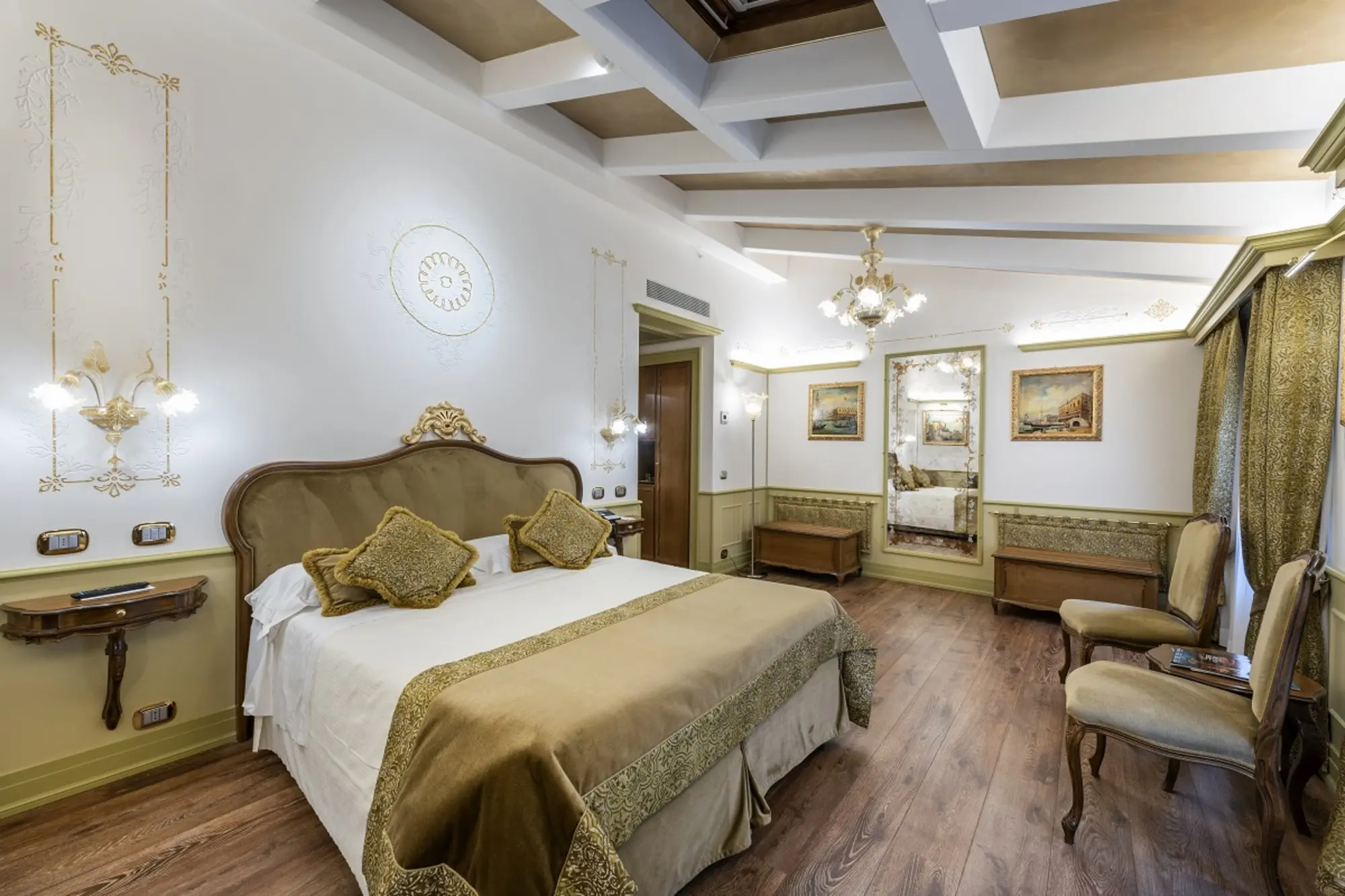 Monaco and Grand Canal, Room