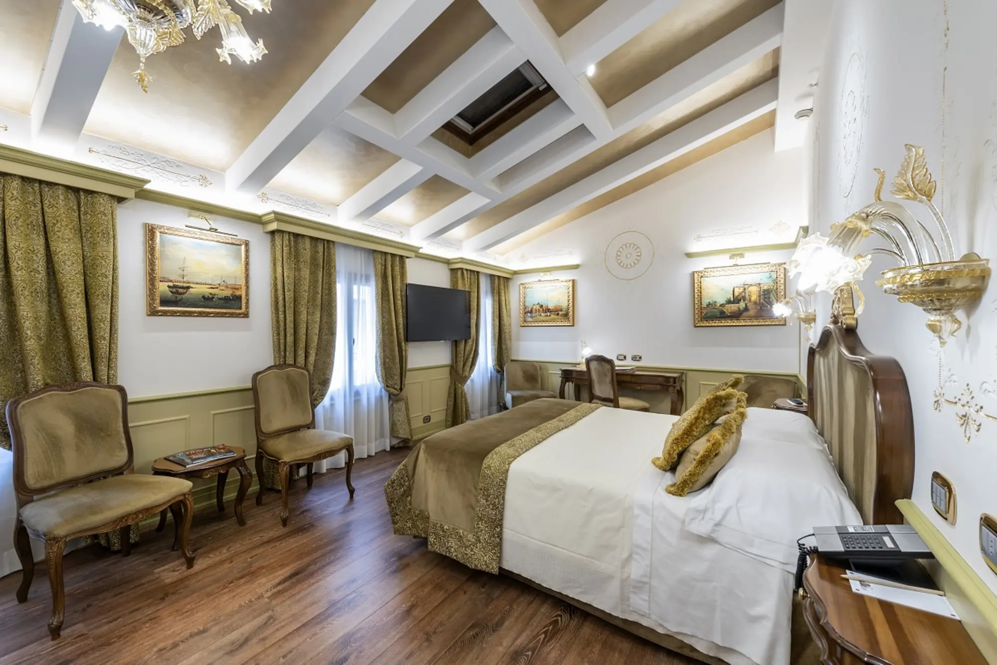 Monaco and Grand Canal, Room