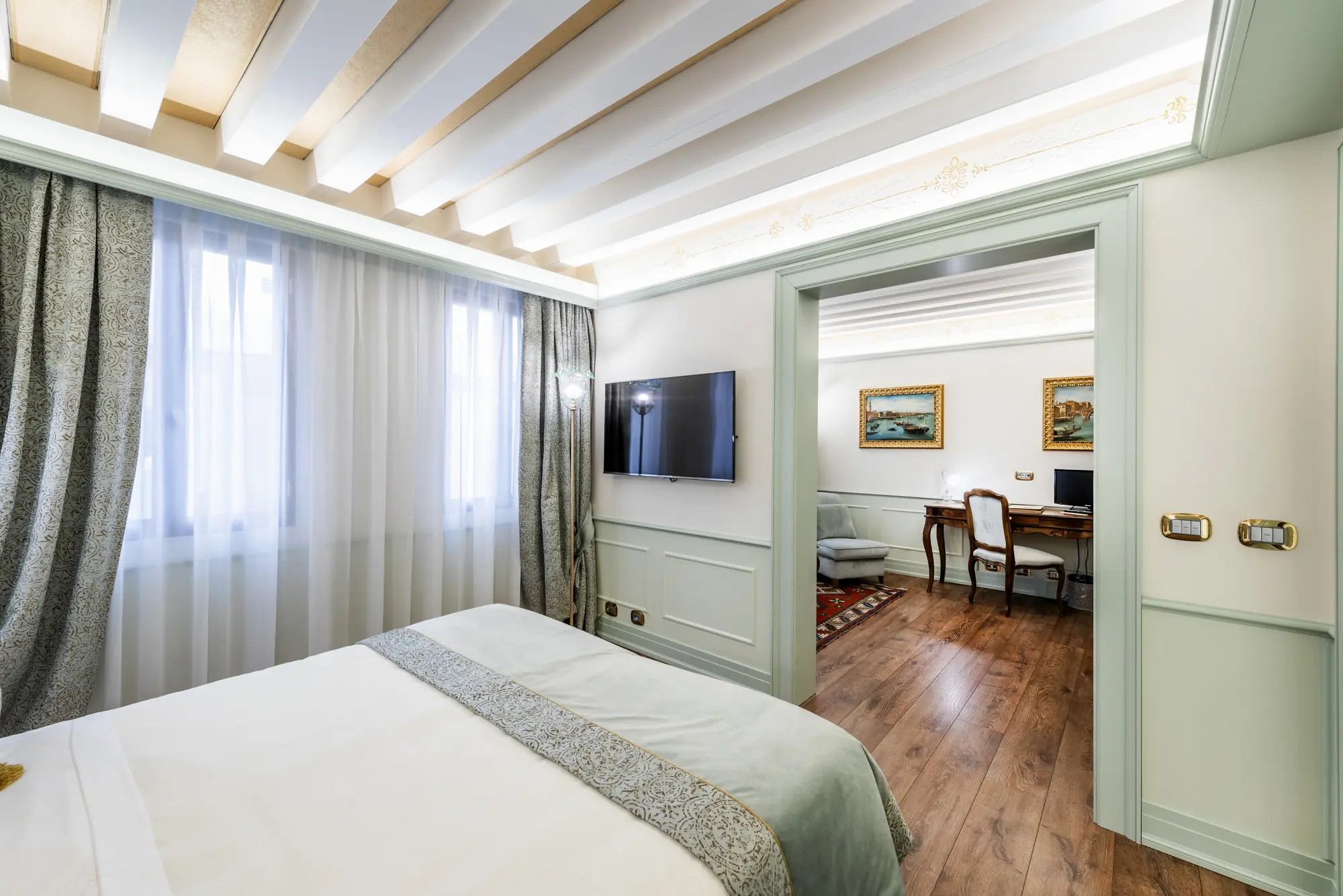 Monaco and Grand Canal, Room