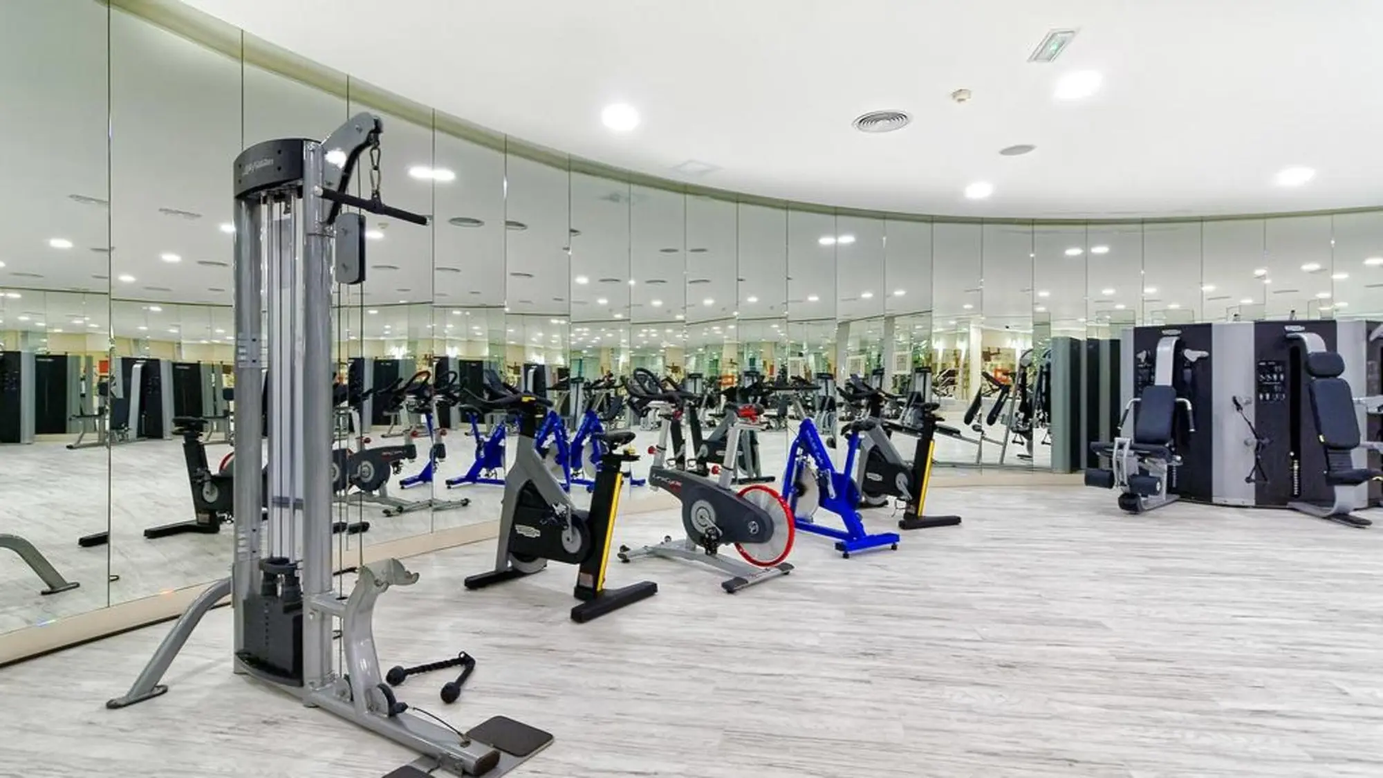 Bull Escorial & Spa, Sports and Entertainment