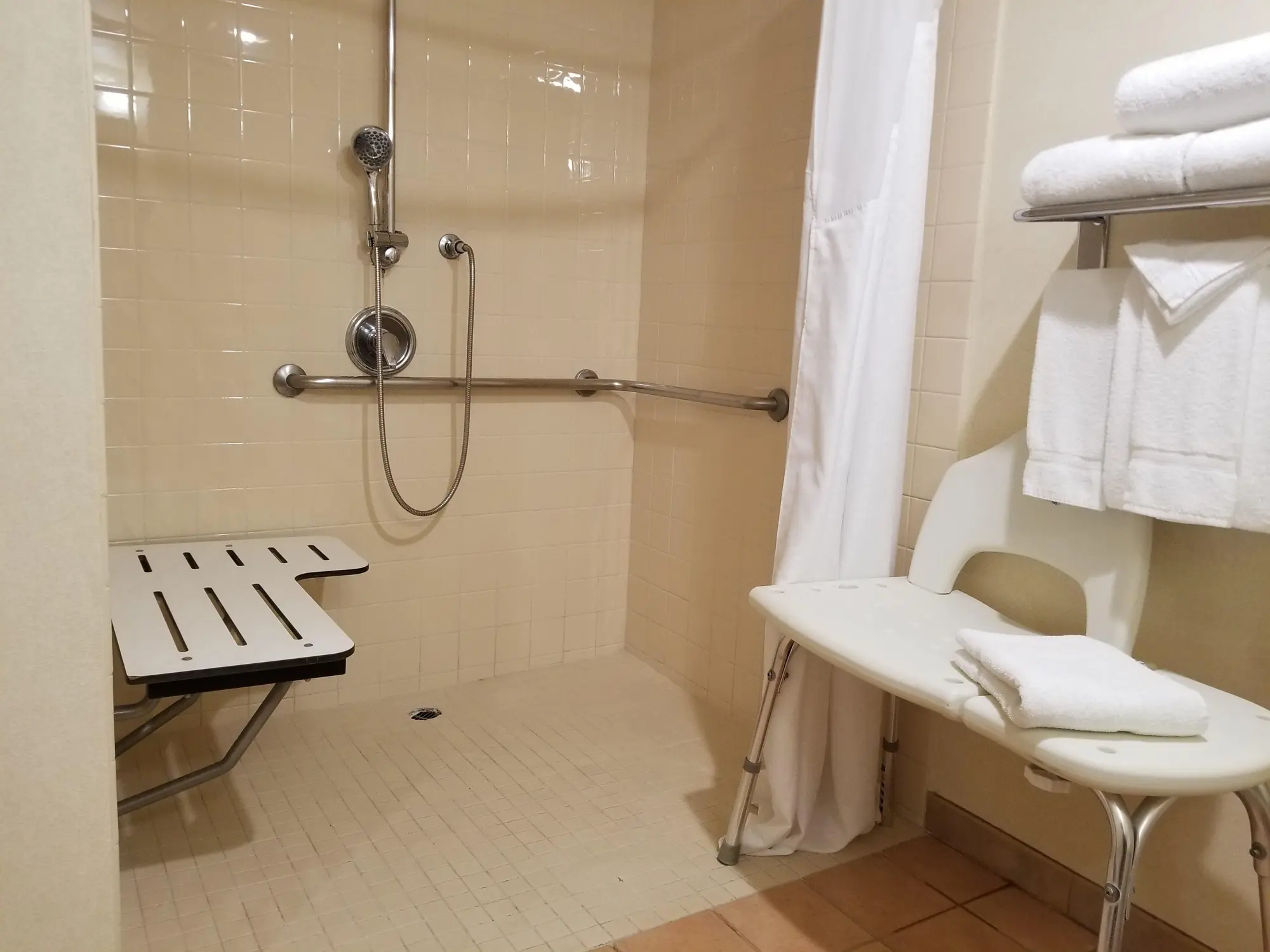 Holiday Inn & Suites Anaheim, Room