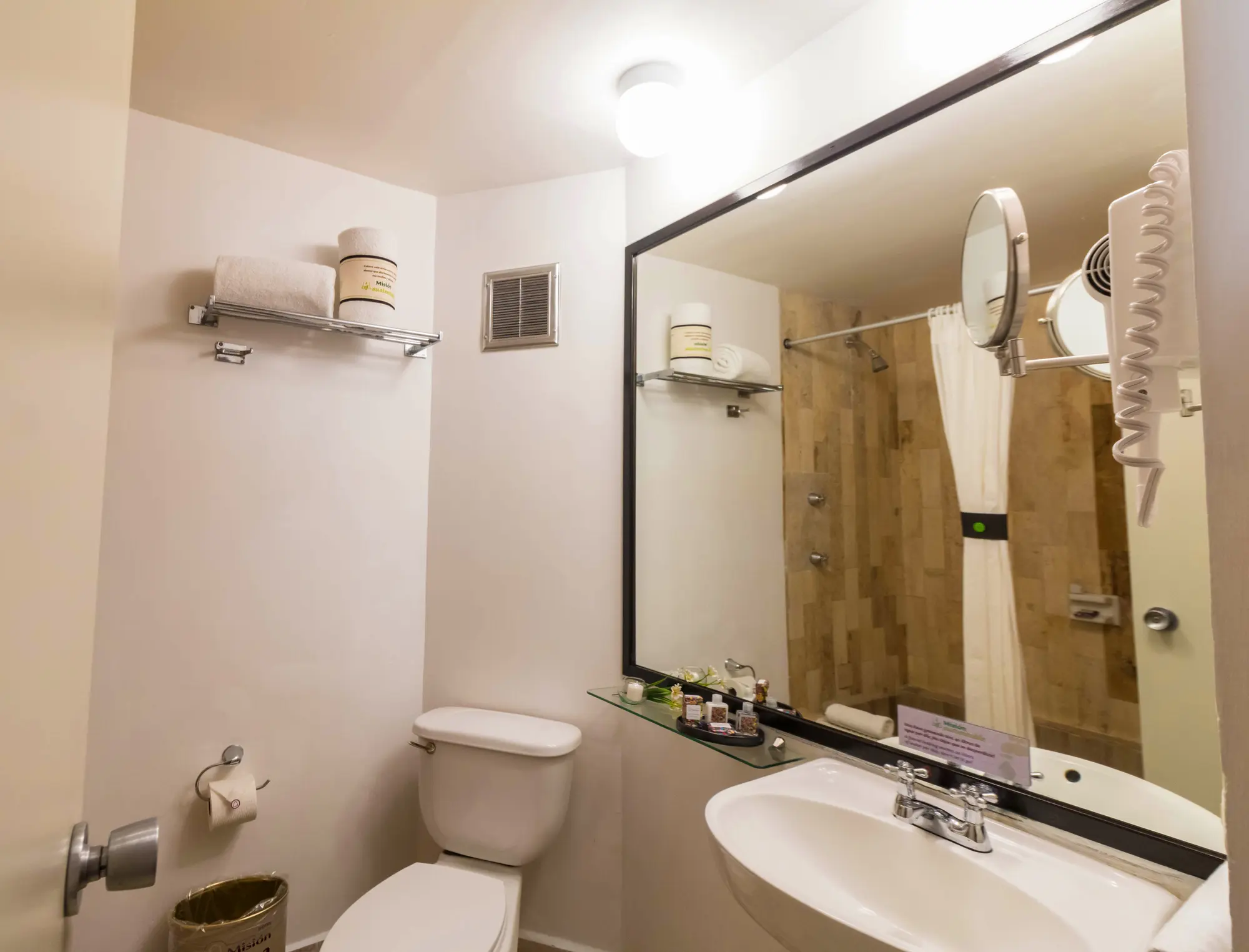 Misión Oaxaca, Room