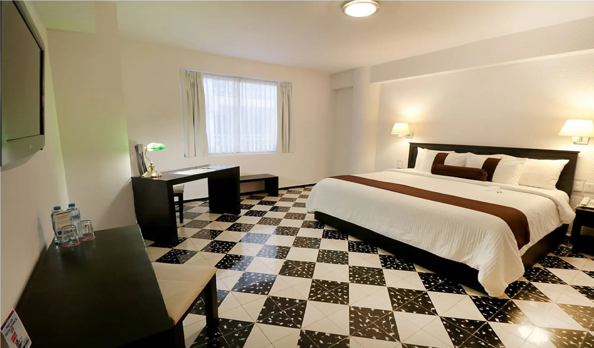 Misión Oaxaca, Room