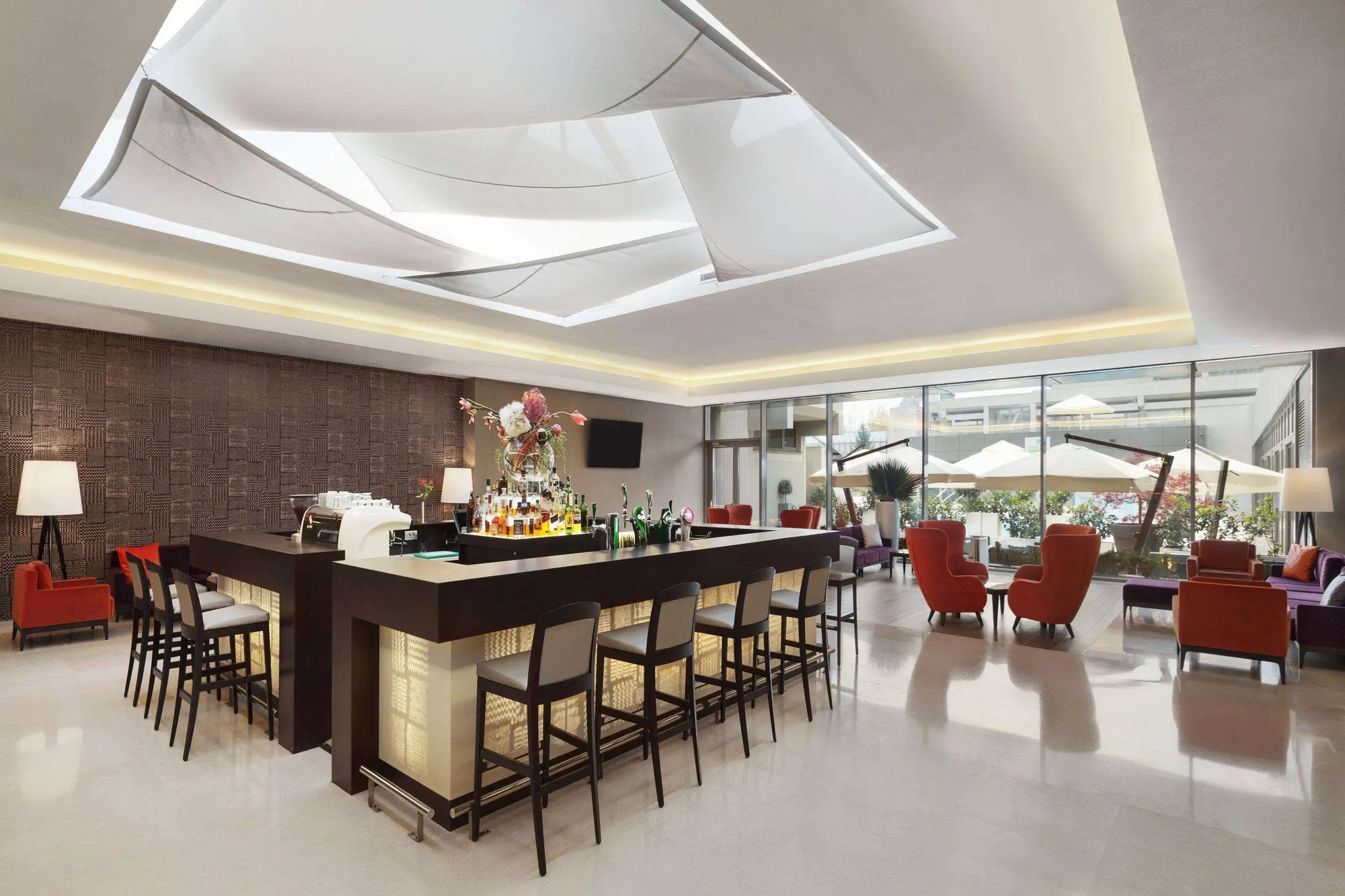 Ramada By Wyndham Bucharest Parc, Bar