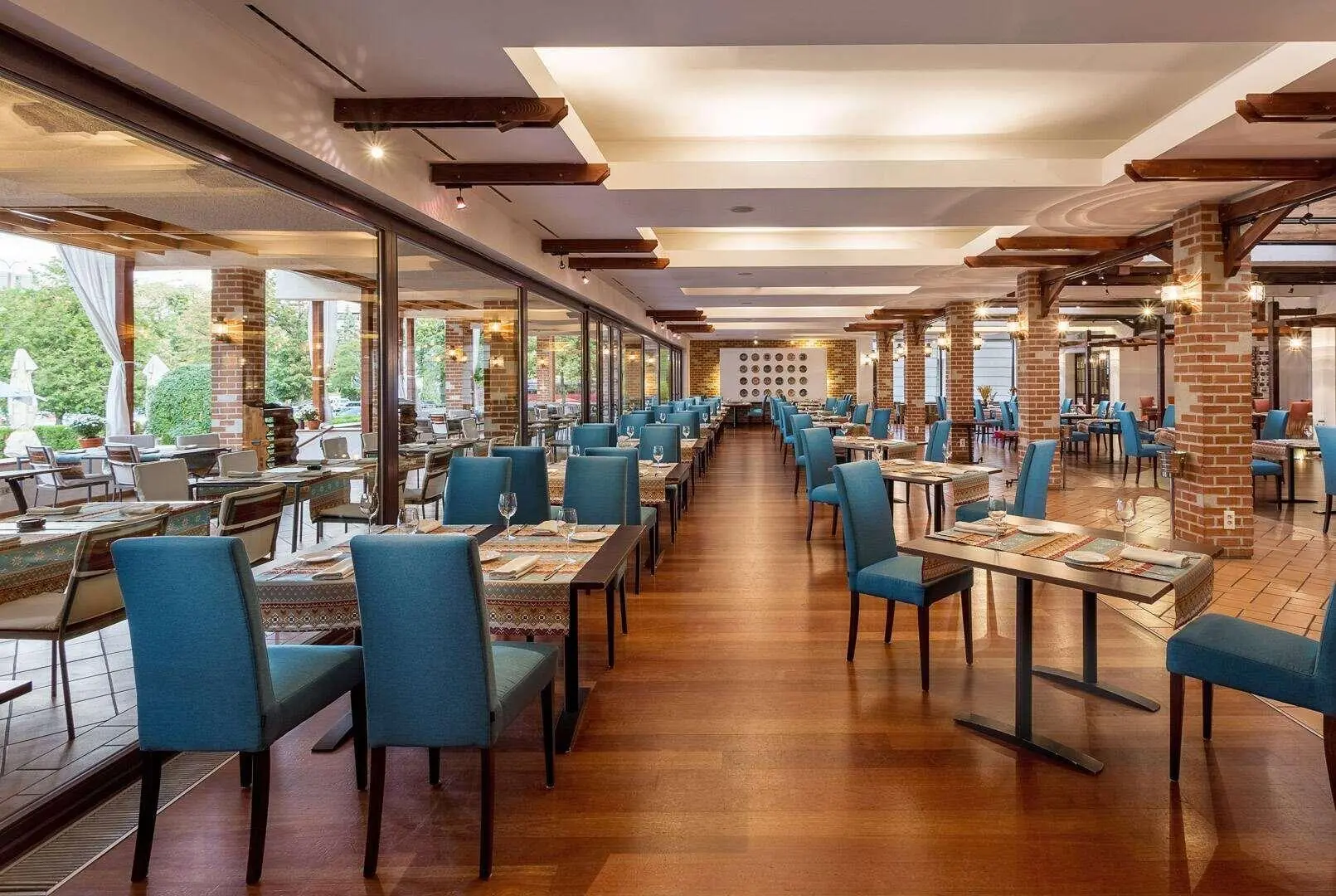 Ramada By Wyndham Bucharest Parc, Restaurant