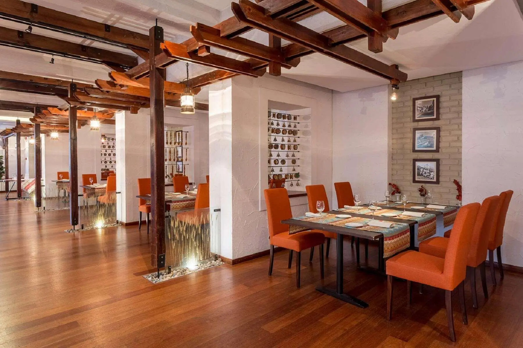 Ramada By Wyndham Bucharest Parc, Restaurant