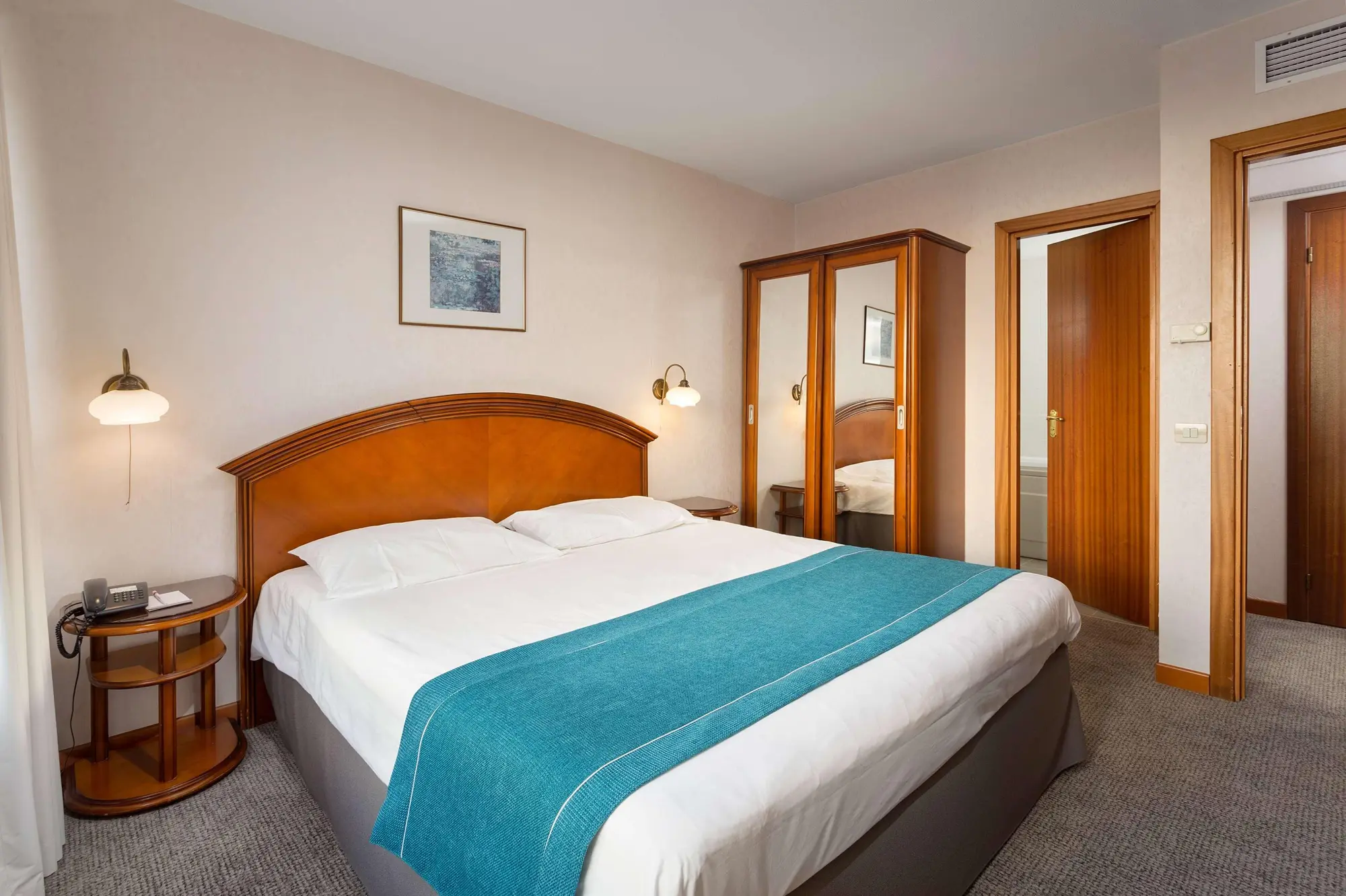 Ramada By Wyndham Bucharest Parc, Room