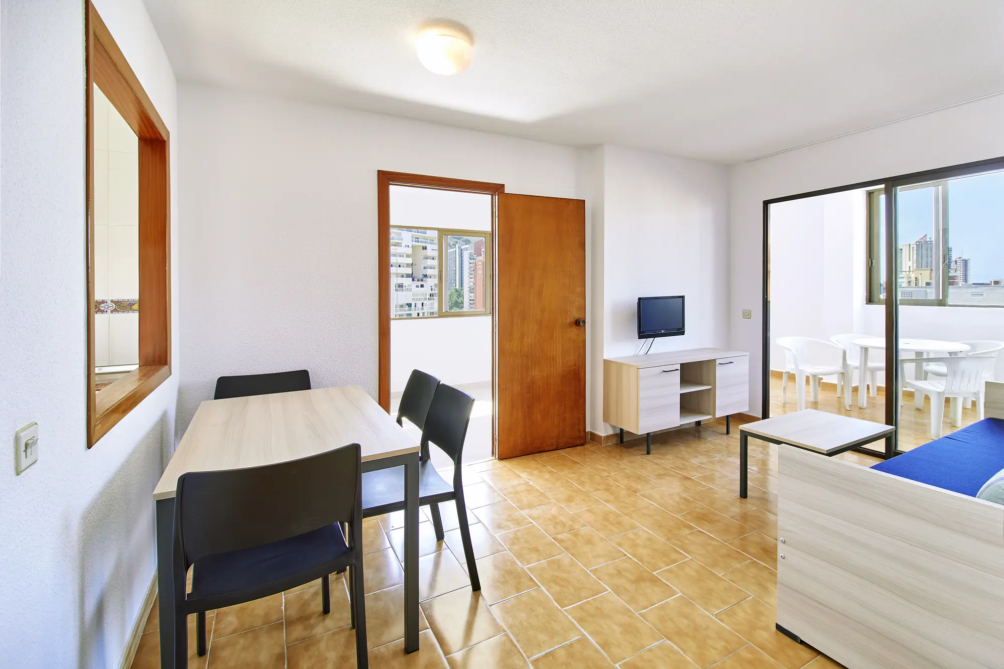 Don Gregorio, Room
