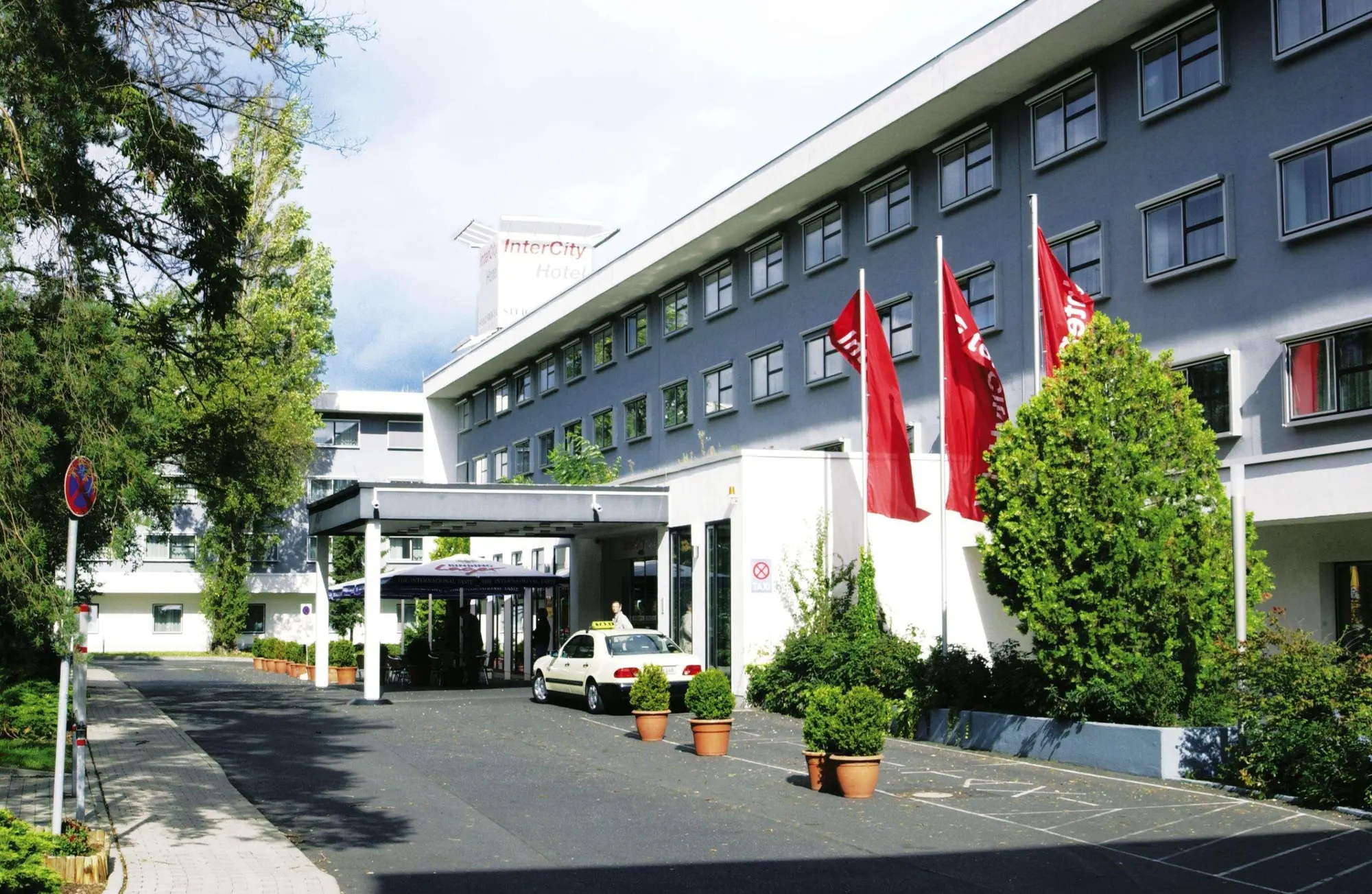 IntercityHotel Frankfurt Airport, General view