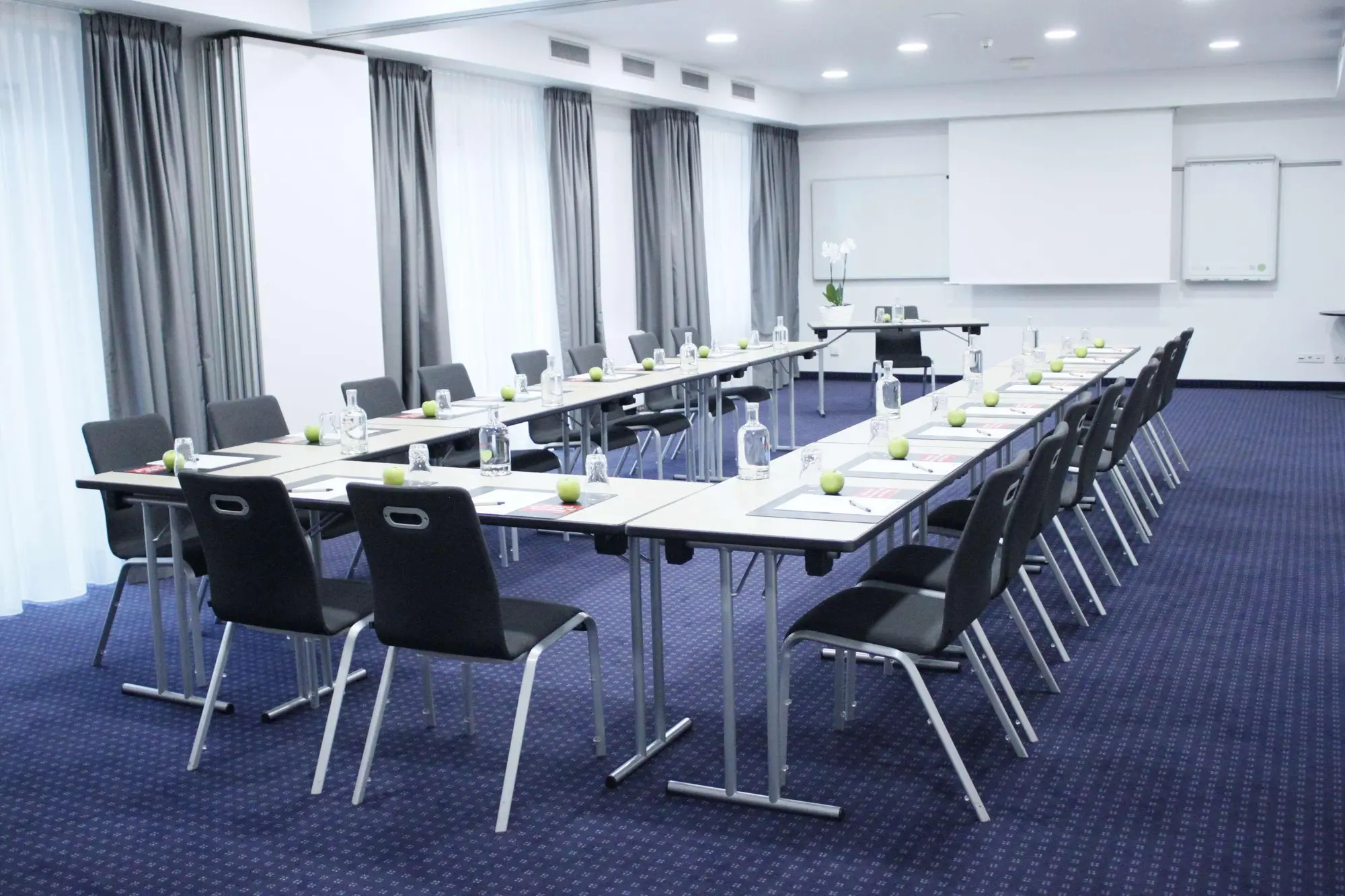 IntercityHotel Frankfurt Airport, Conferences