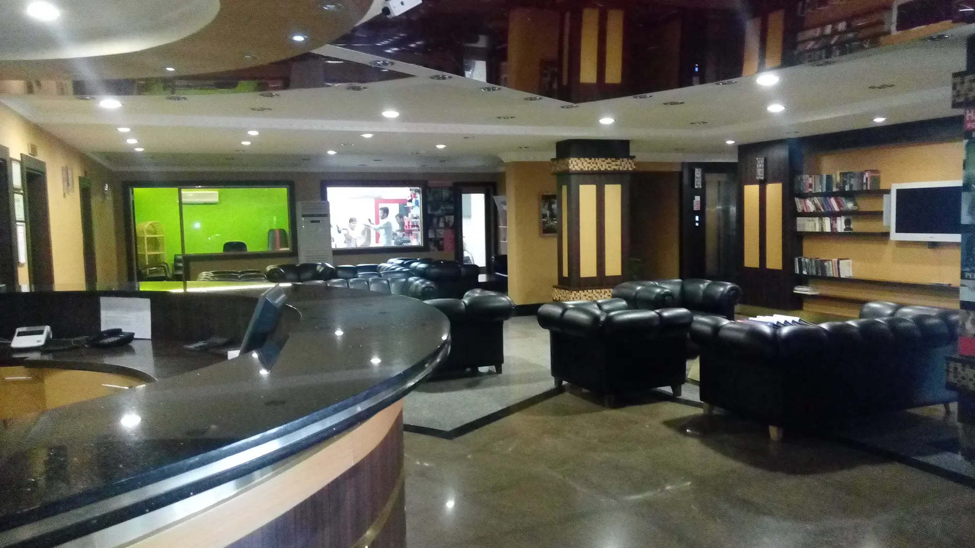 Sealine Hotel, Lobby