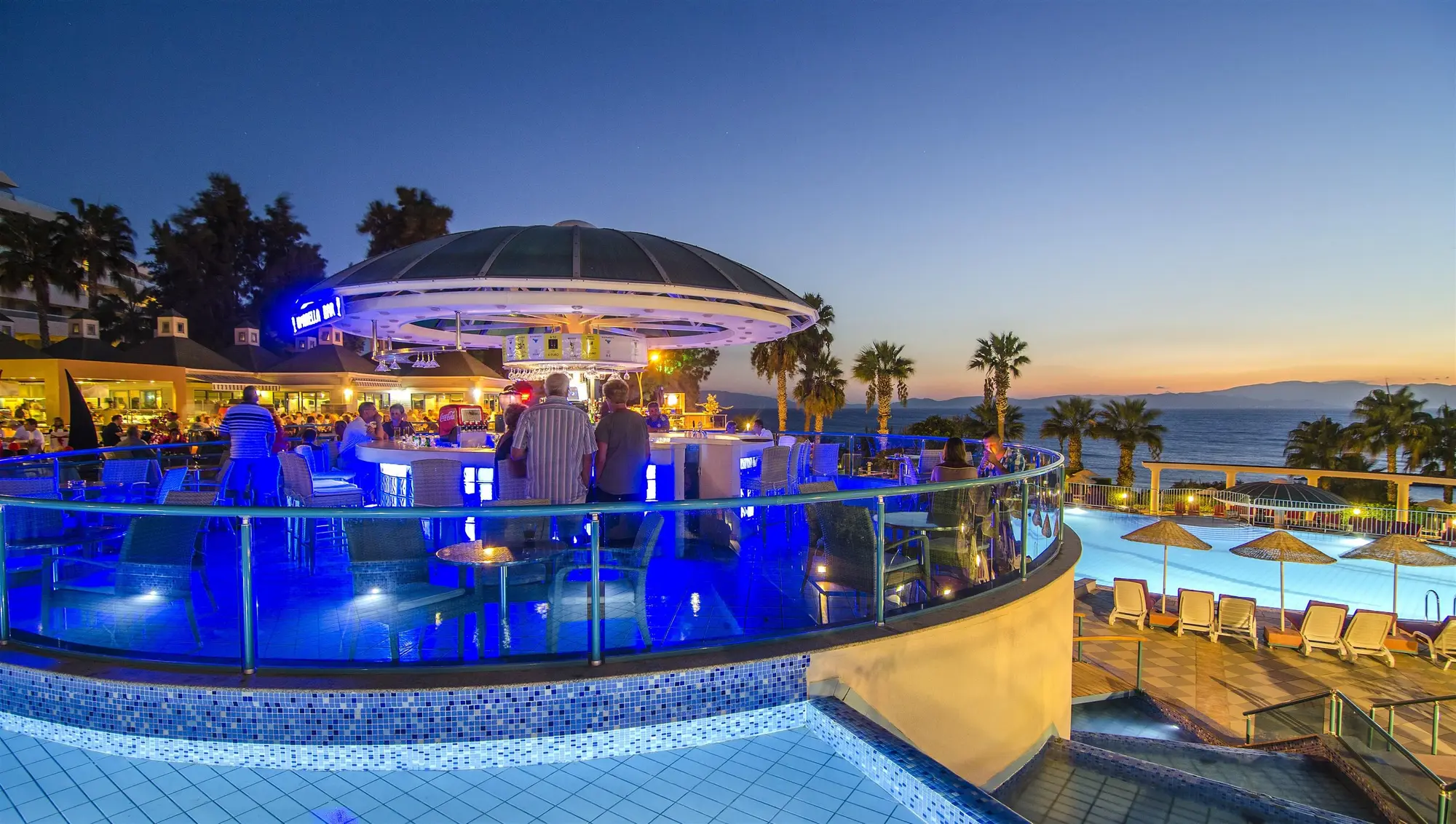 Grand Blue Sky International Hotel, Bar