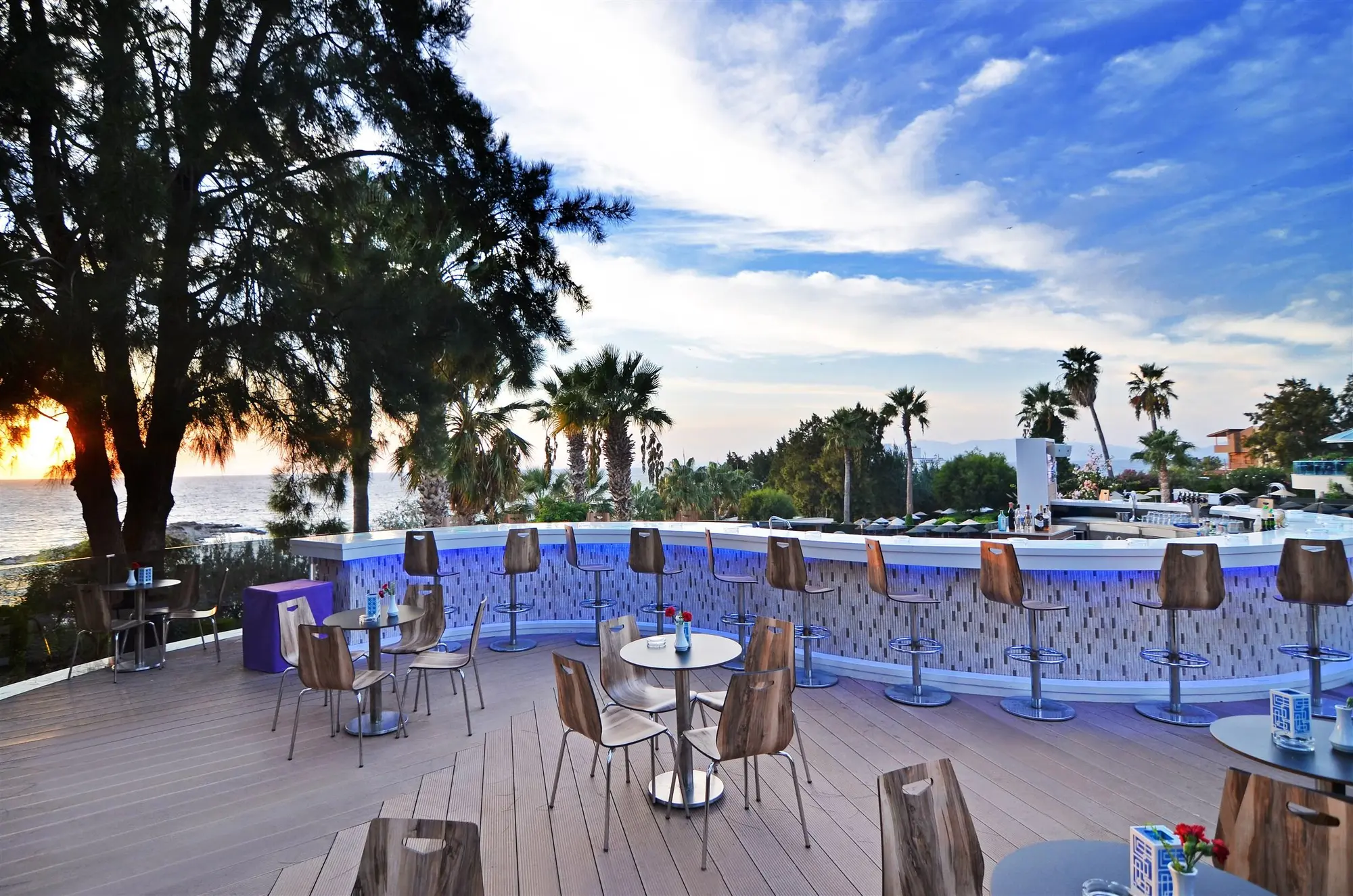 Grand Blue Sky International Hotel, Bar