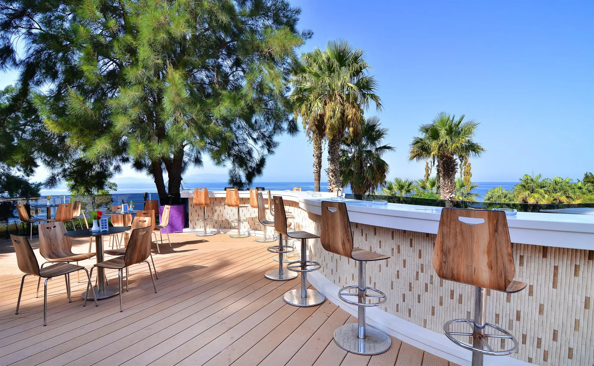 Grand Blue Sky International Hotel, Bar