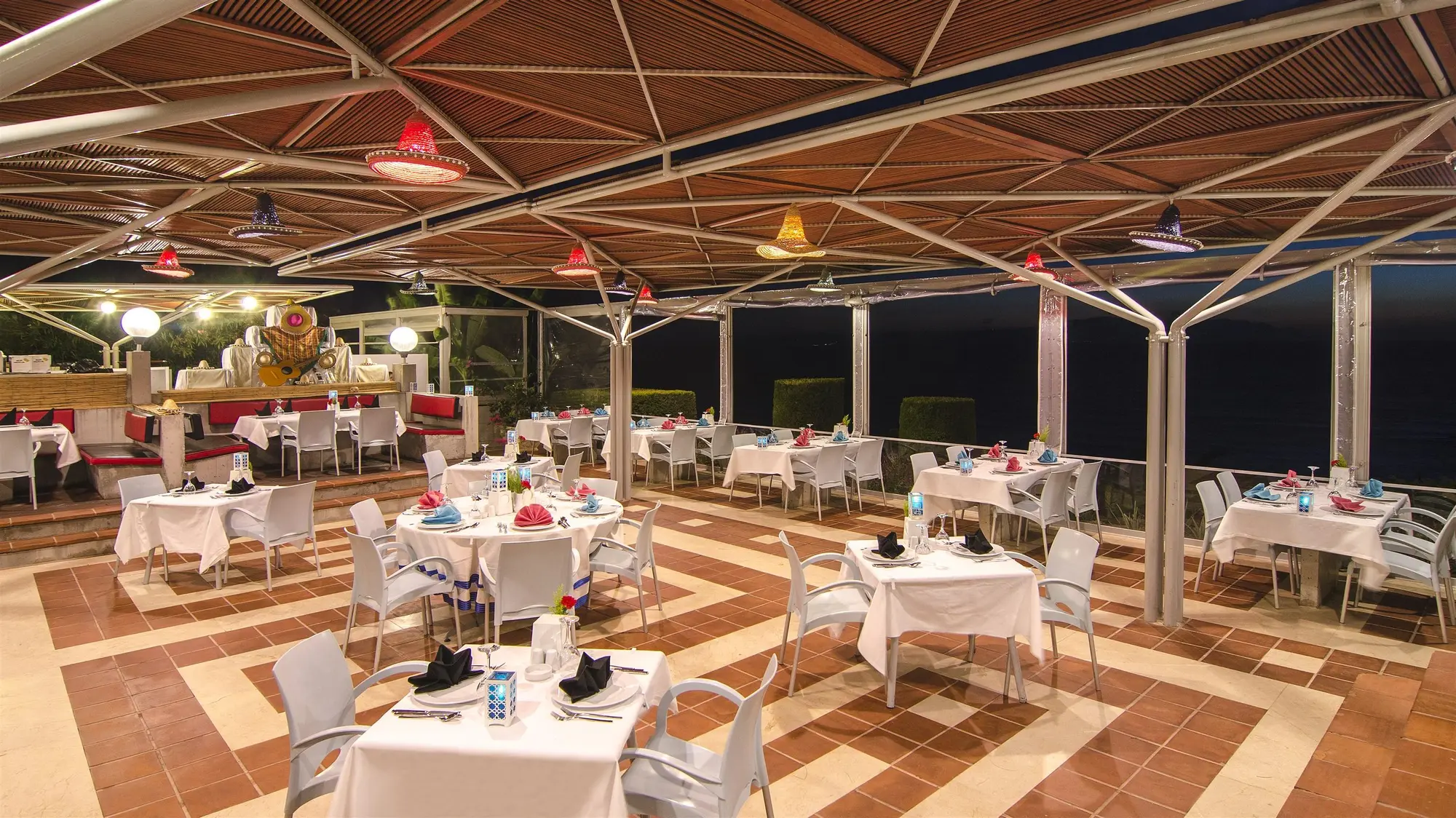 Grand Blue Sky International Hotel, Restaurant