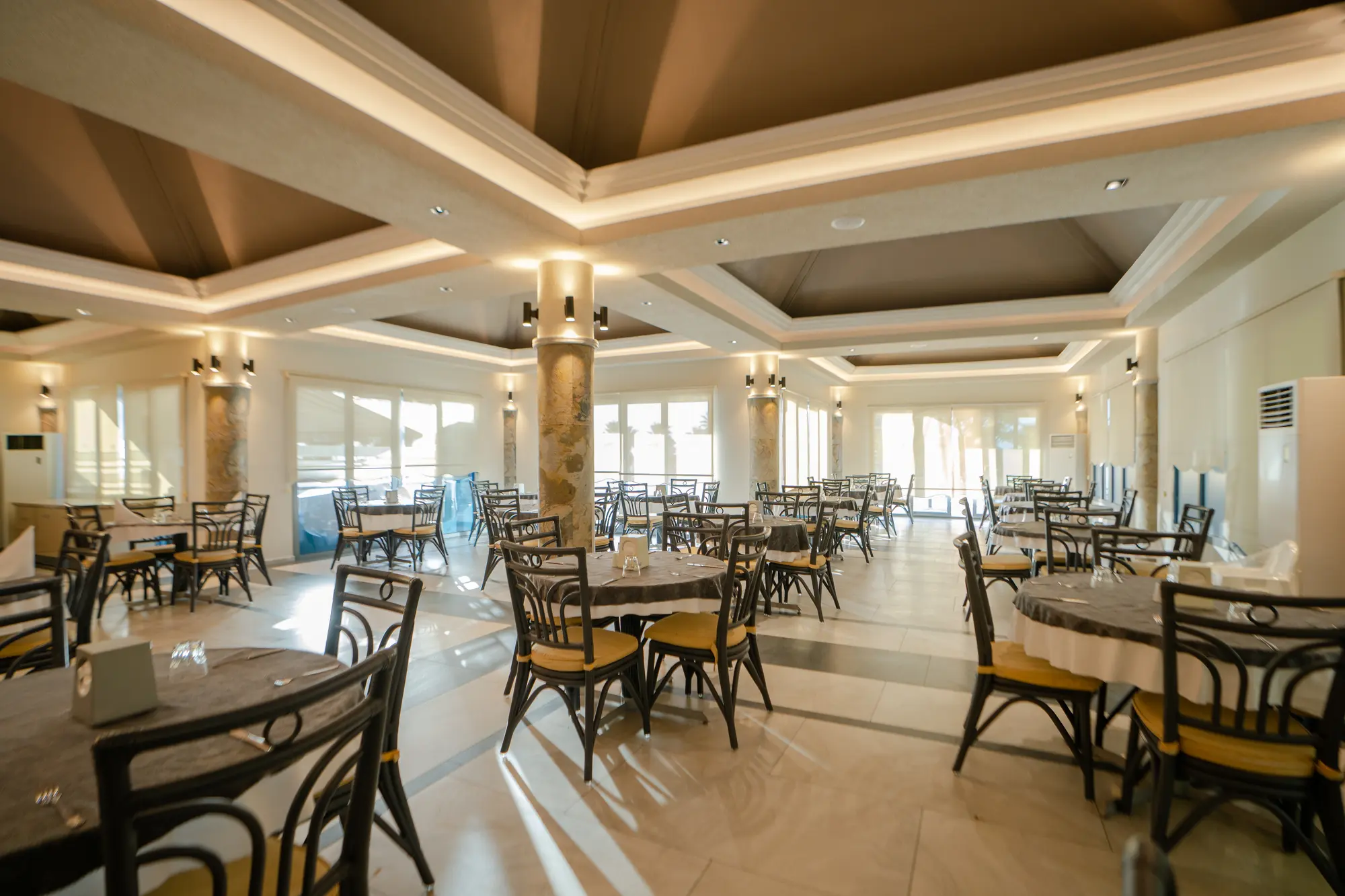 Grand Blue Sky International Hotel, Restaurant