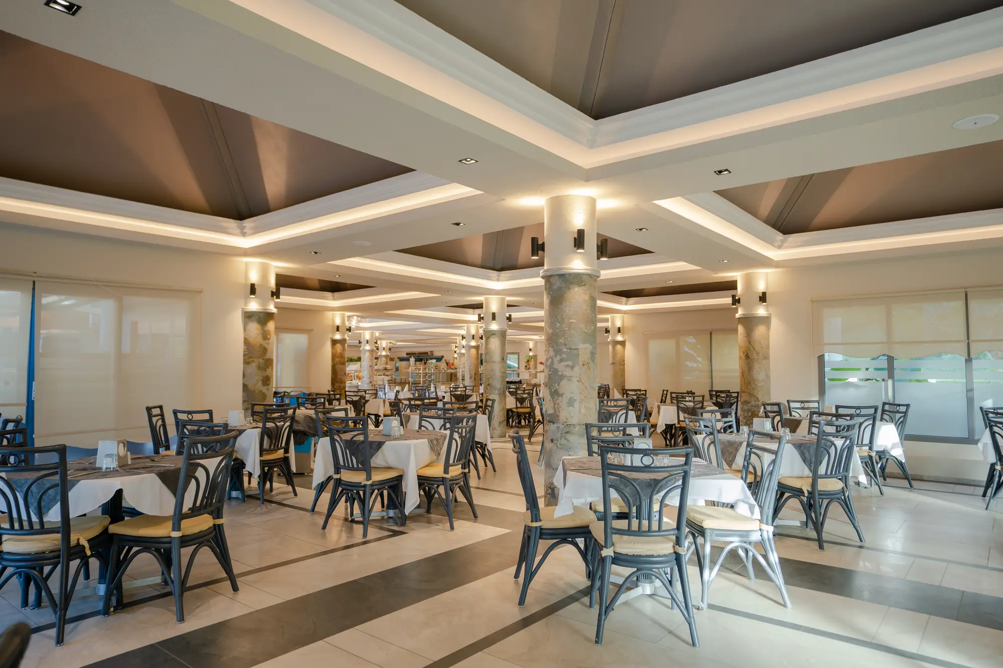 Grand Blue Sky International Hotel, Restaurant