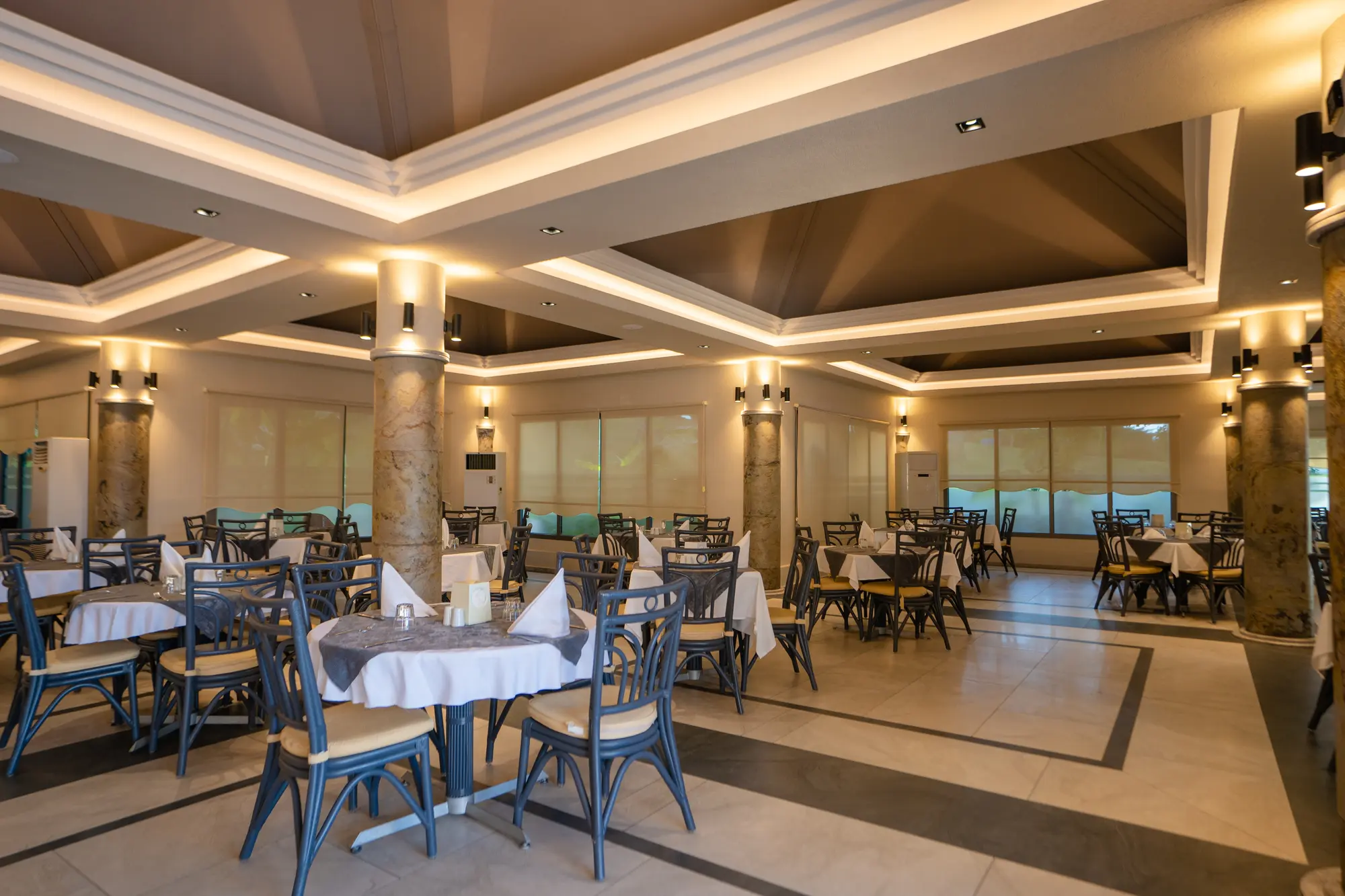 Grand Blue Sky International Hotel, Restaurant