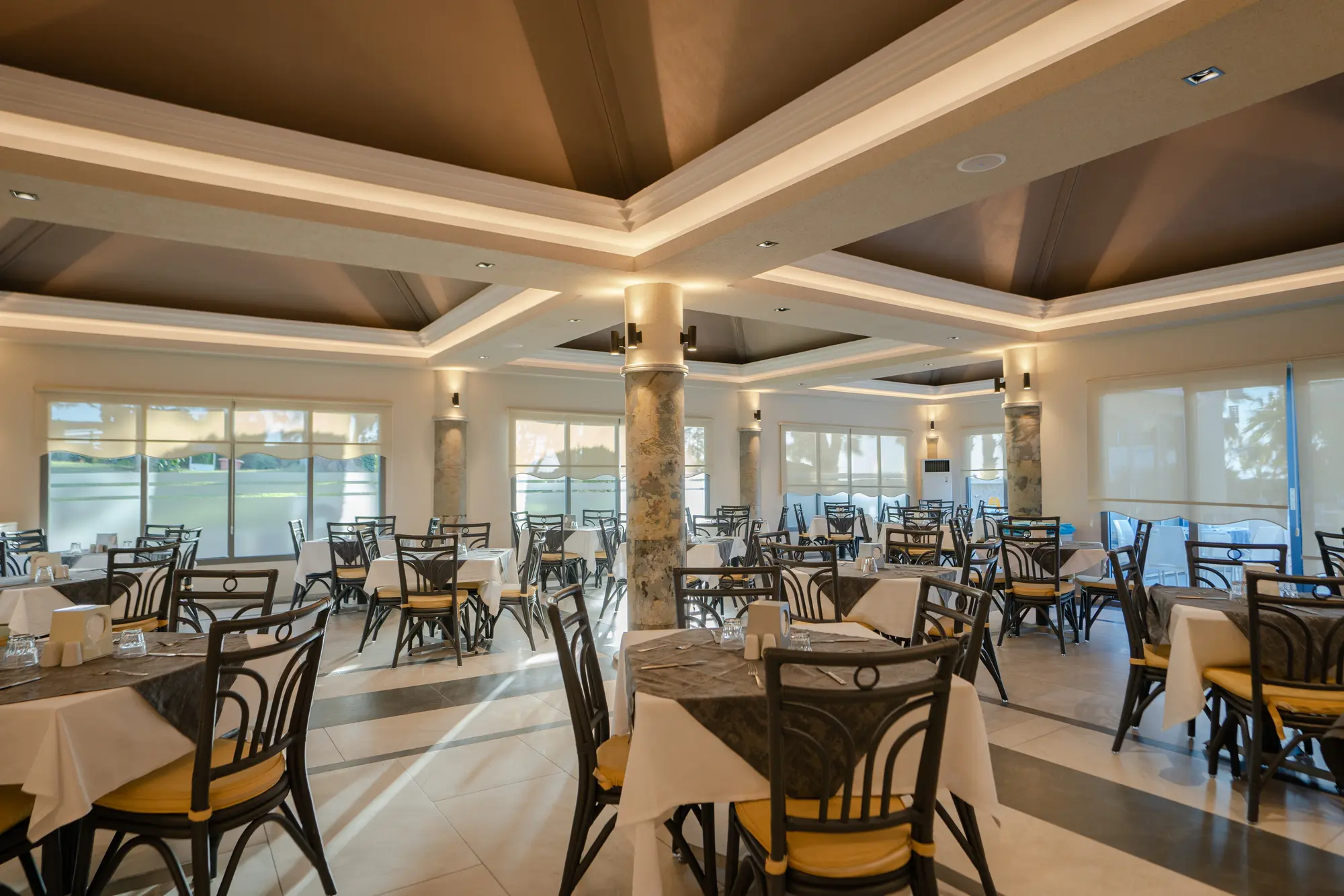 Grand Blue Sky International Hotel, Restaurant