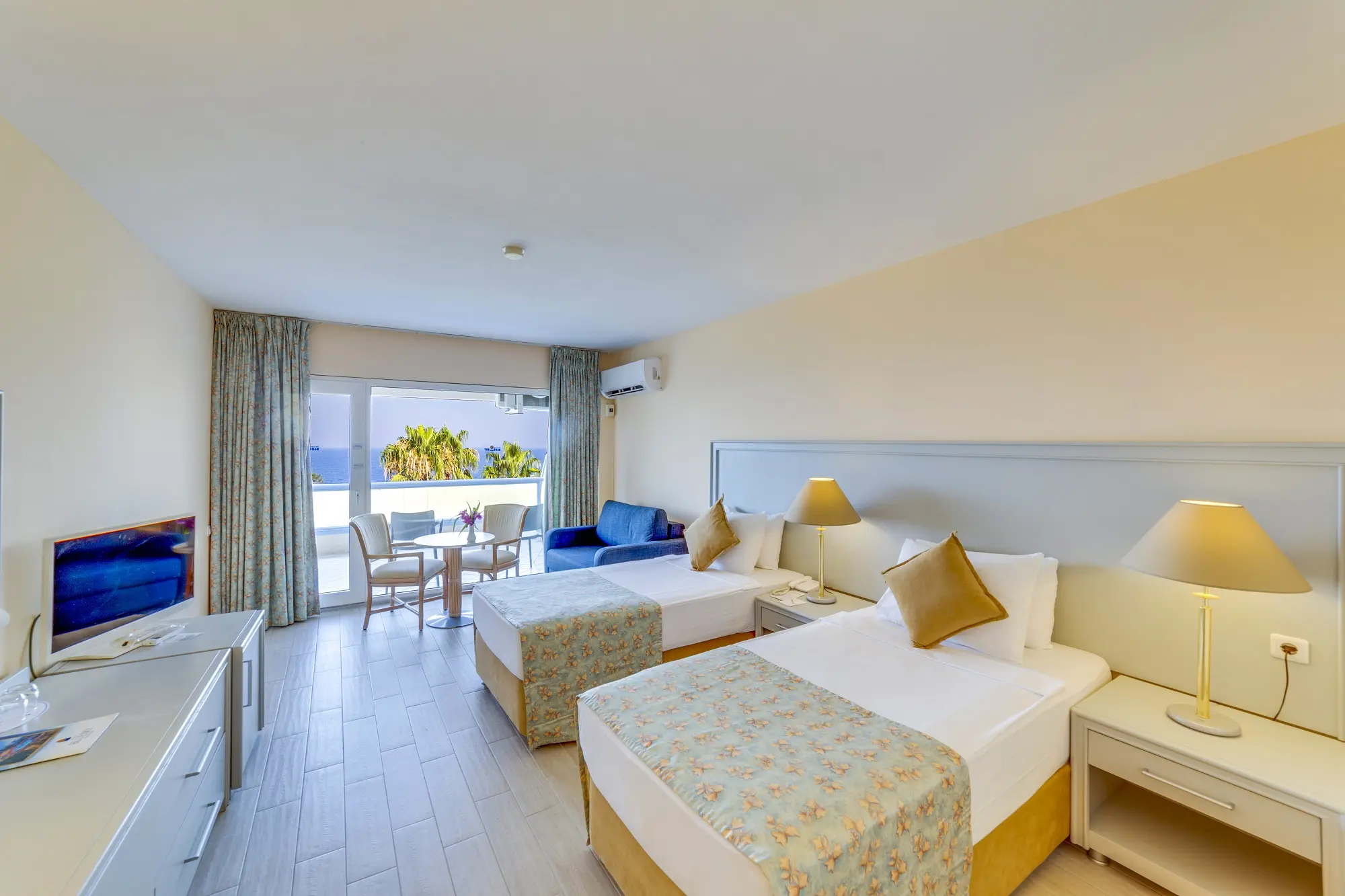 Grand Blue Sky International Hotel, Room