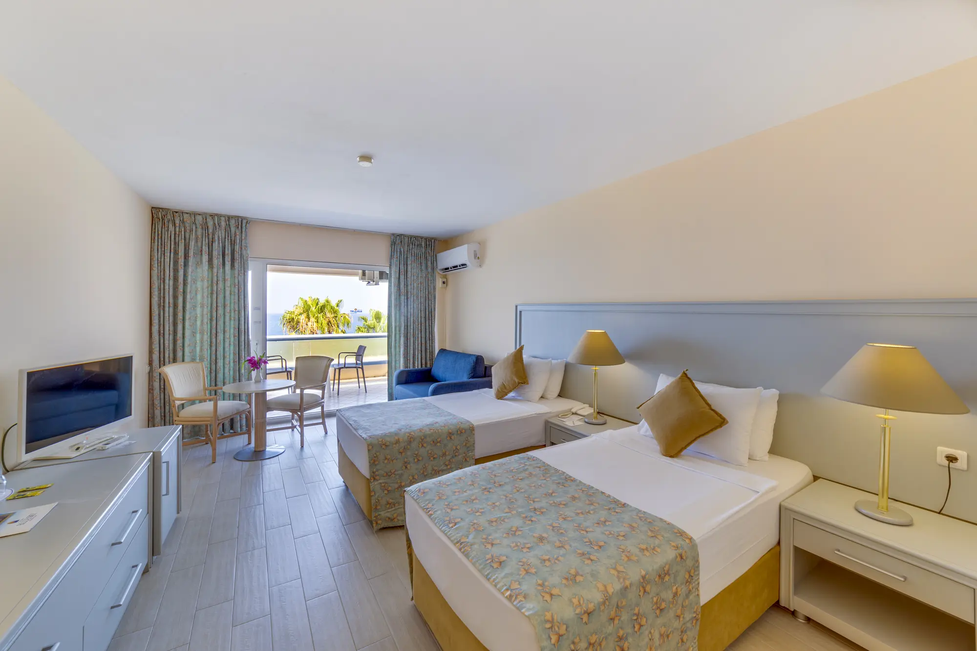Grand Blue Sky International Hotel, Room
