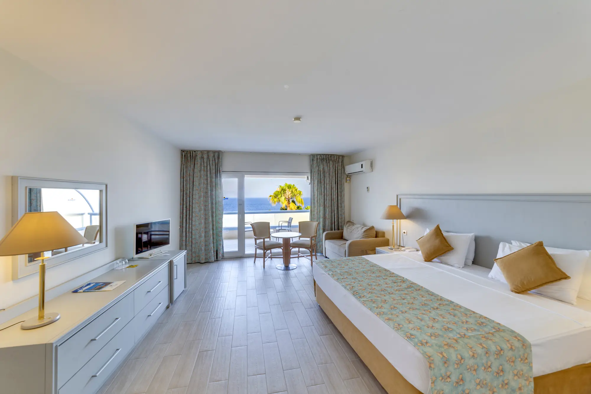Grand Blue Sky International Hotel, Room