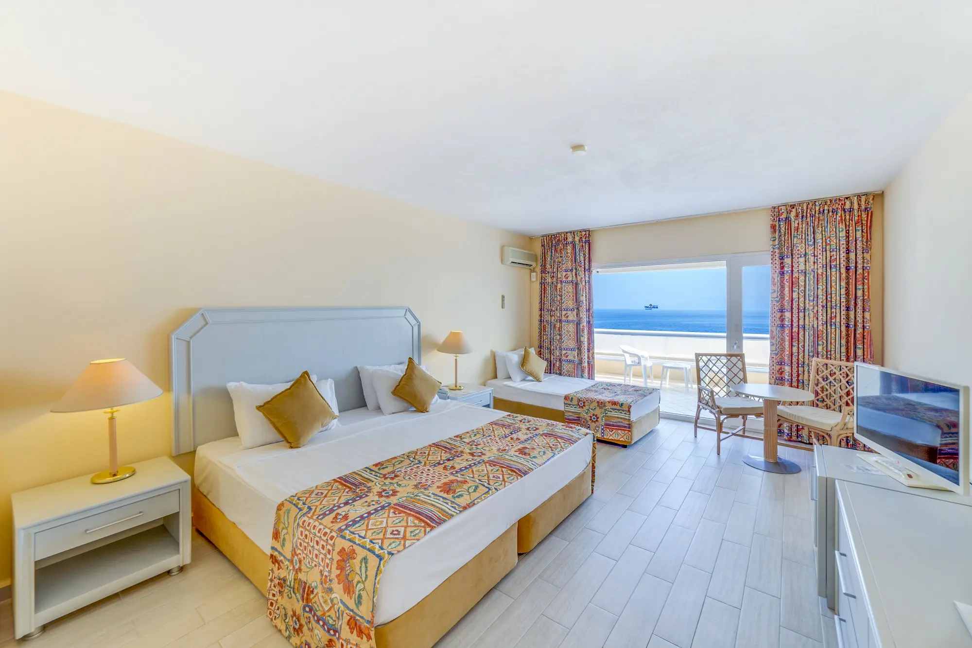 Grand Blue Sky International Hotel, Room