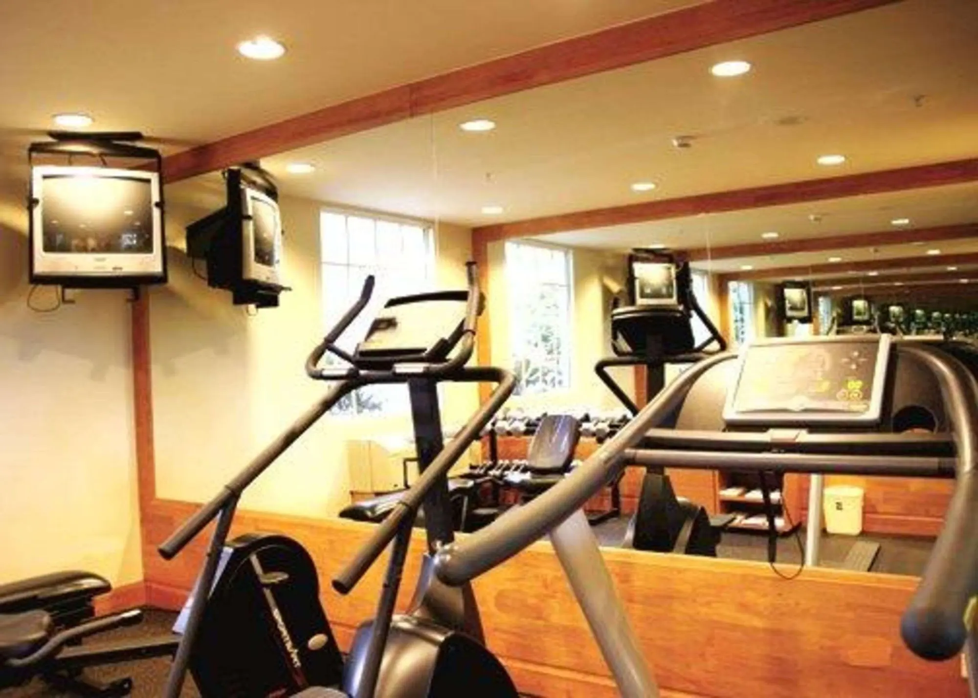 Sleep Inn Paseo Las Damas, Sports and Entertainment