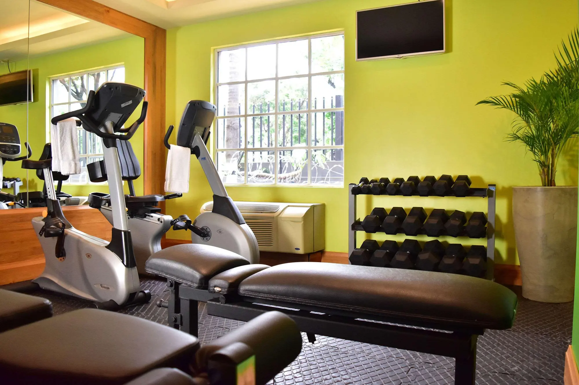 Sleep Inn Paseo Las Damas, Sports and Entertainment