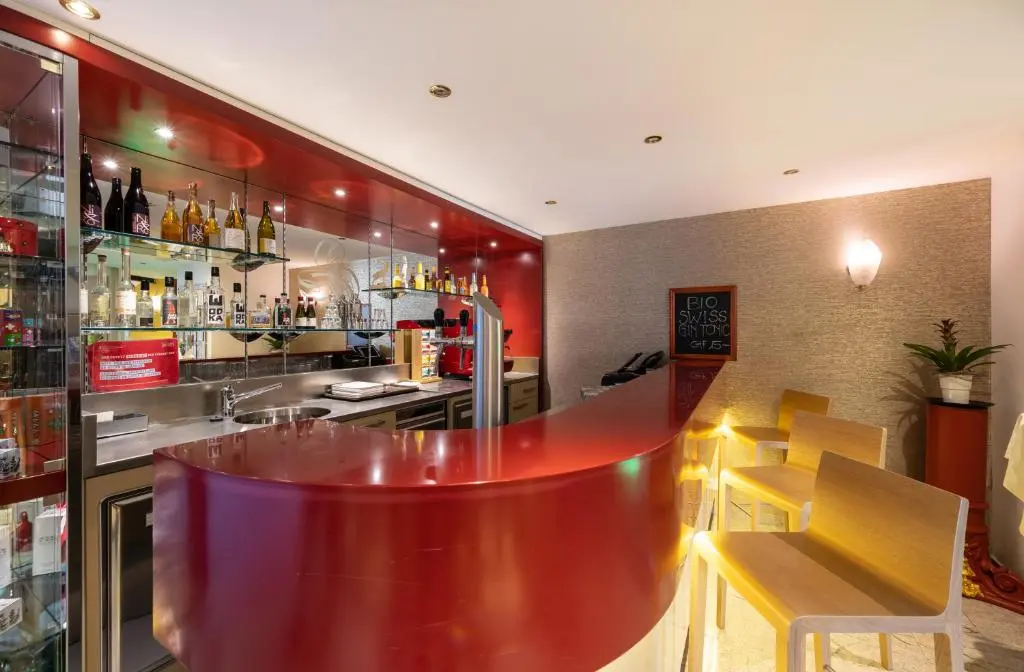 Gaia Hotel, Bar