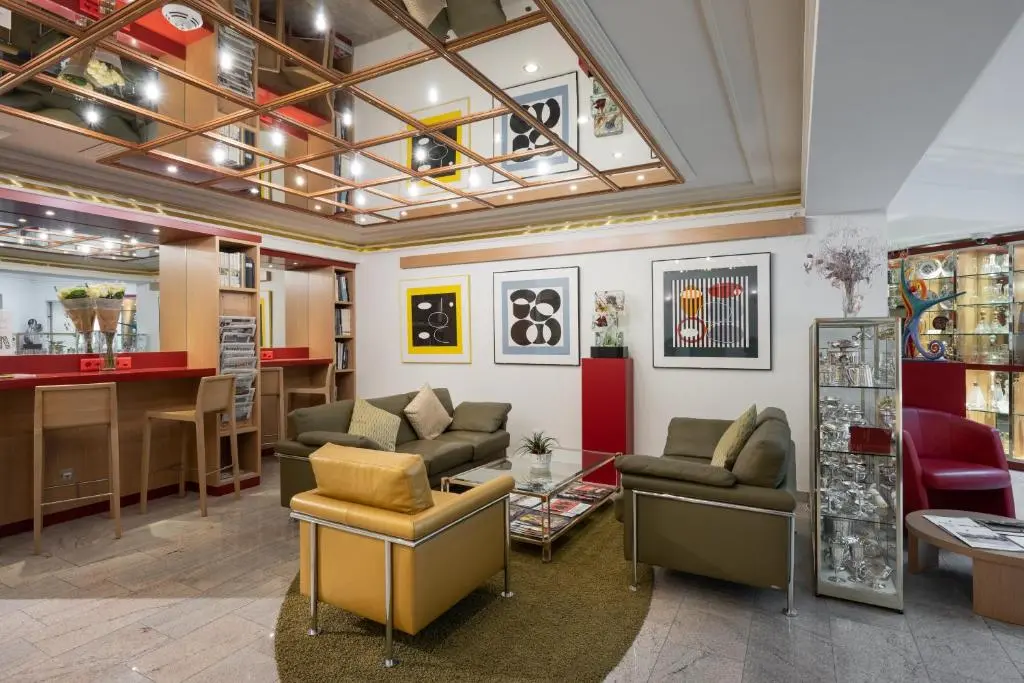 Gaia Hotel, Bar