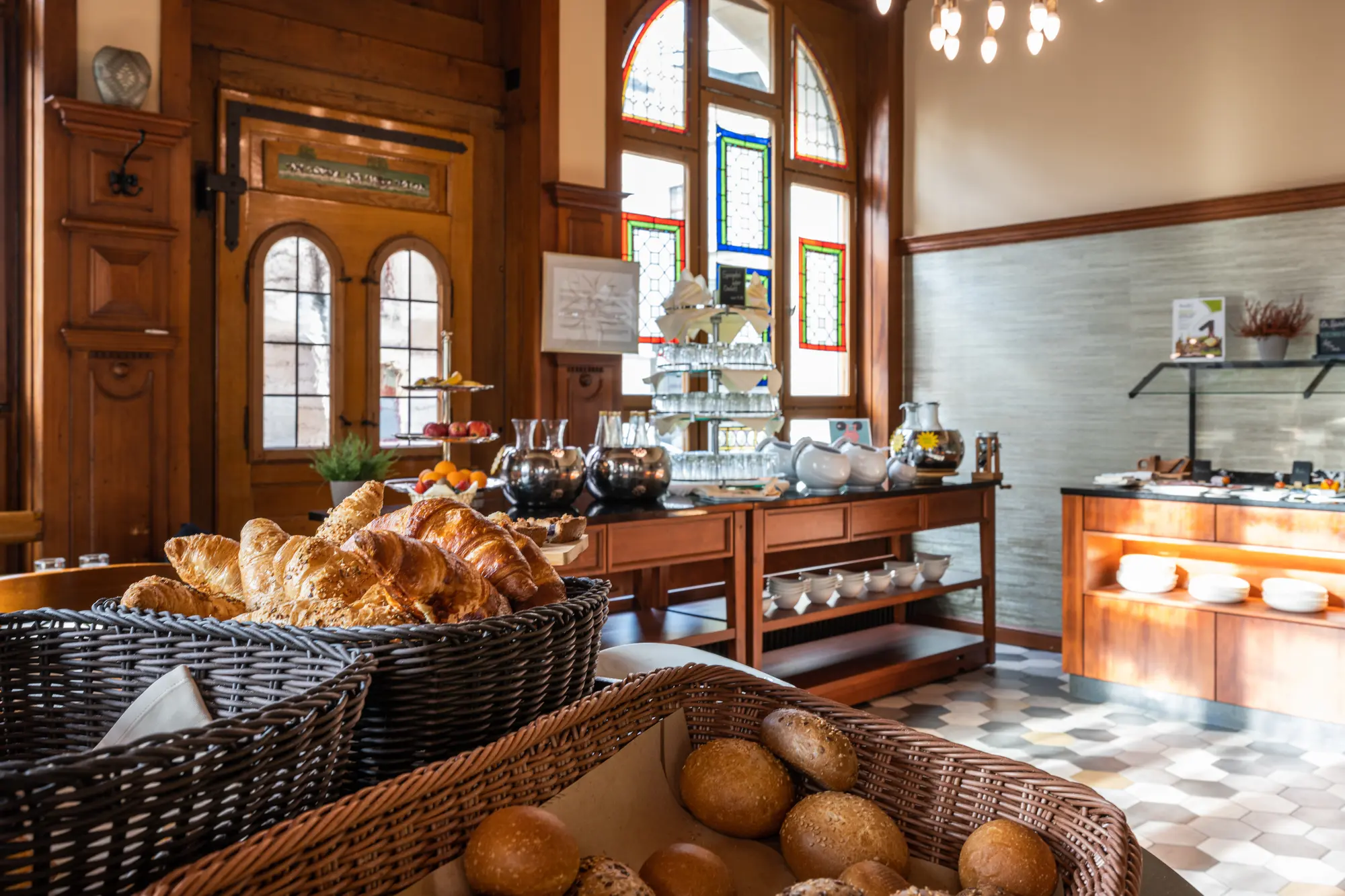 Gaia Hotel, Restaurant