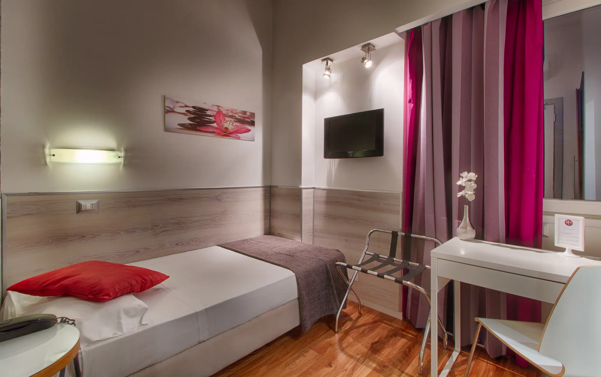 Raganelli, Room
