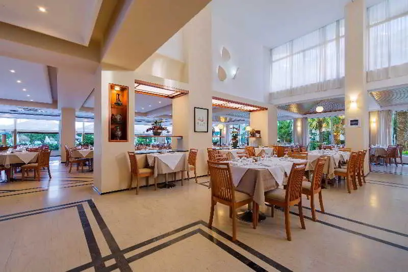 Apollo Beach, Restaurant