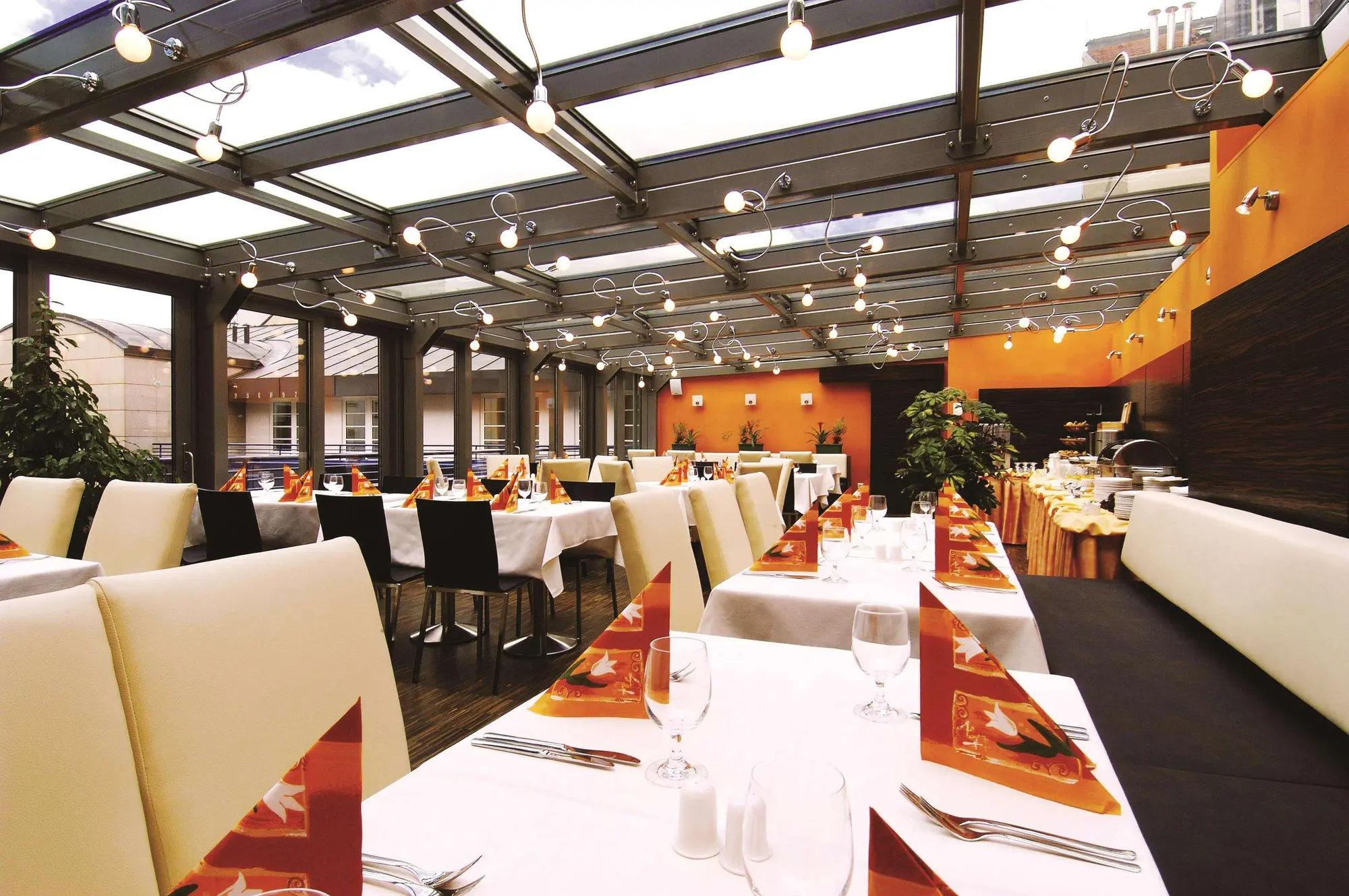 EA Hotel Crystal Palace, Restaurant