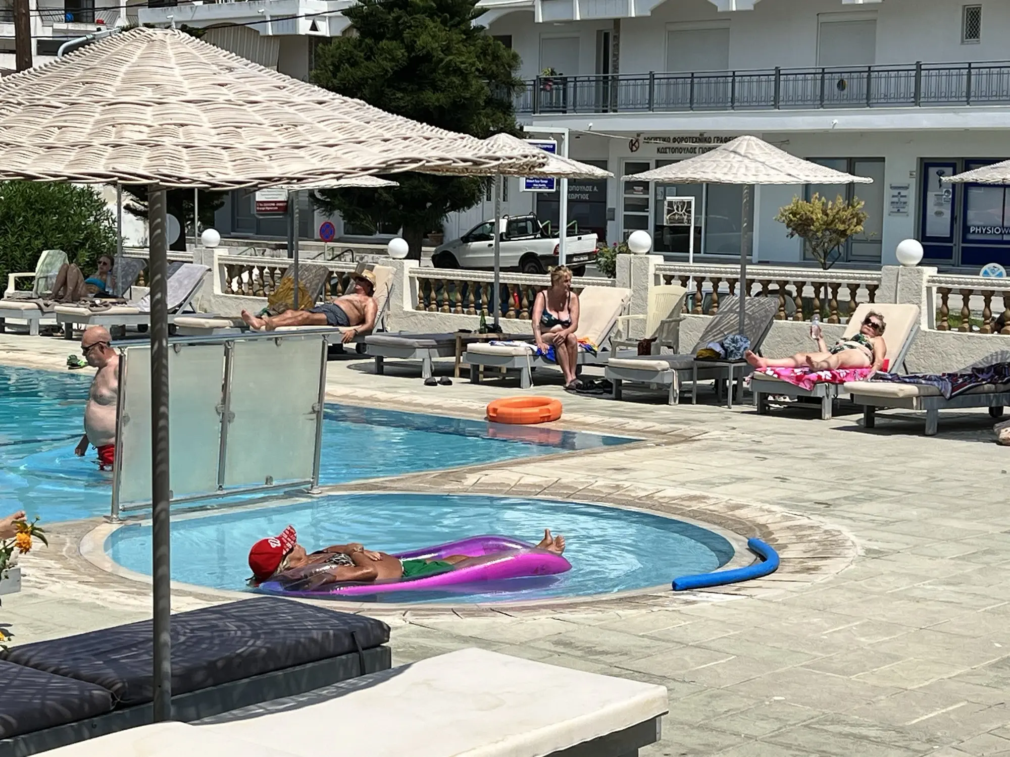 Golden Days Aparthotel, Pool