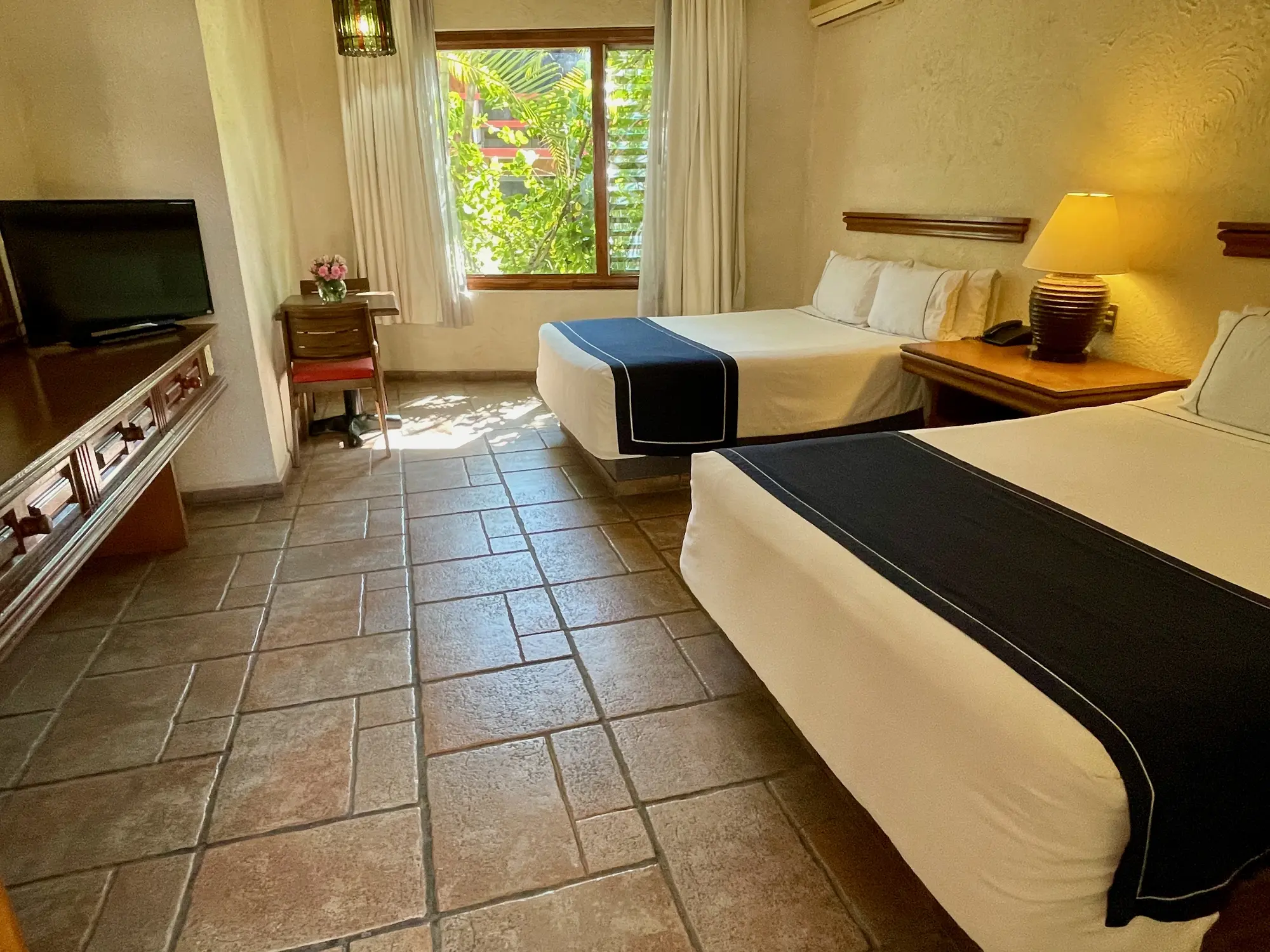 Mision de los Angeles, Room