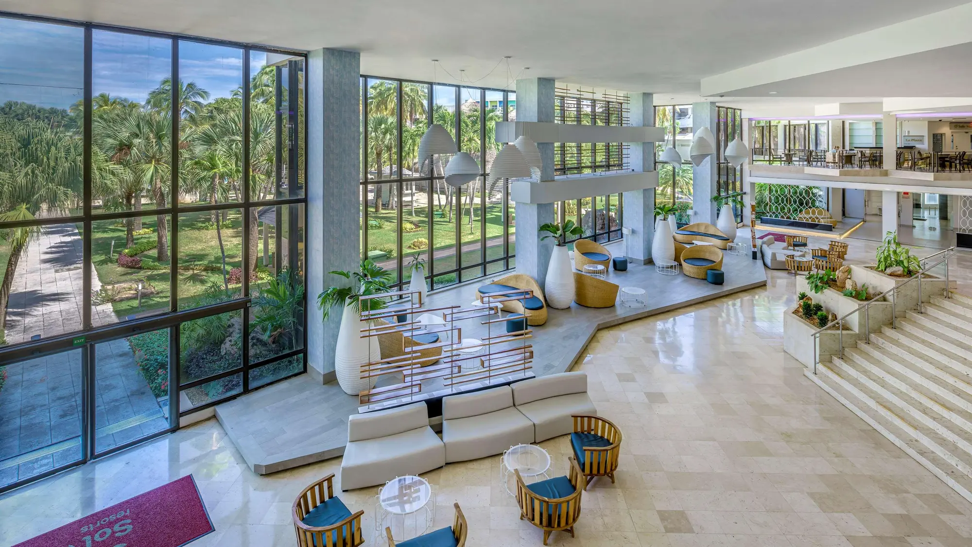 Sol Palmeras, Lobby