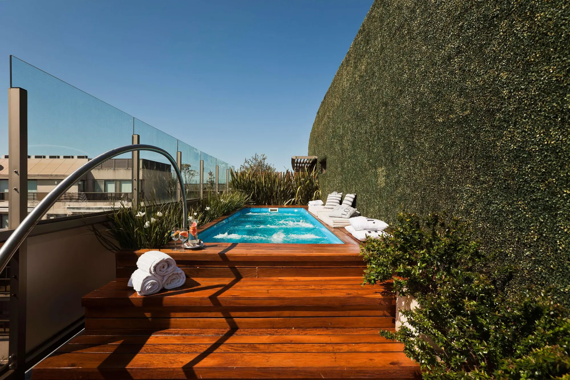 Hotel Madero, Sports and Entertainment